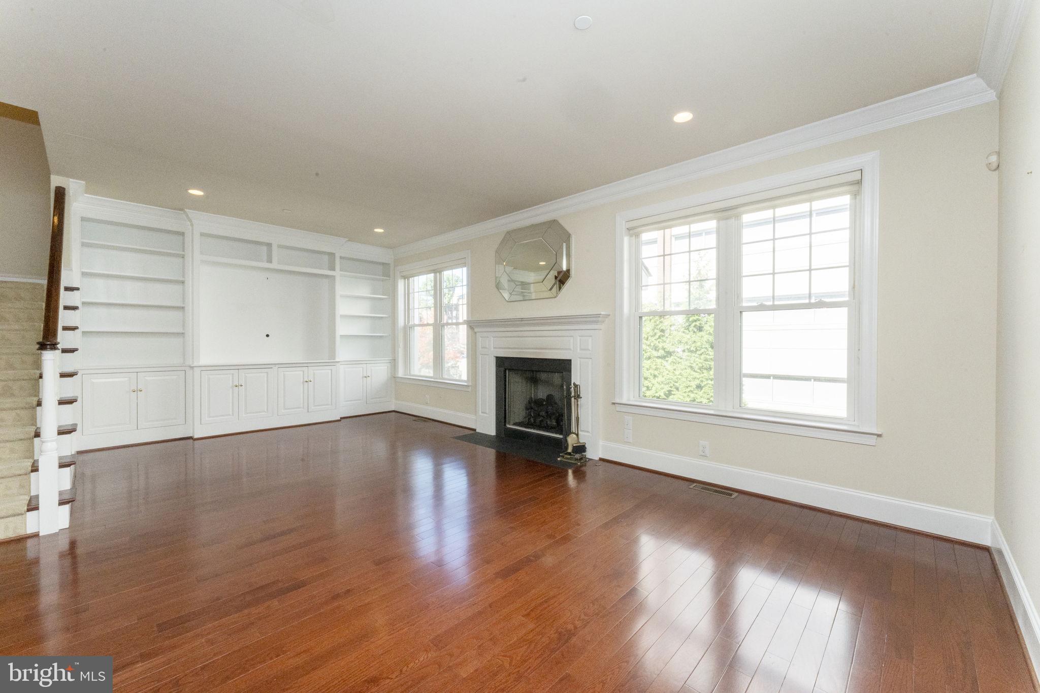 WHITEHALL - Residential