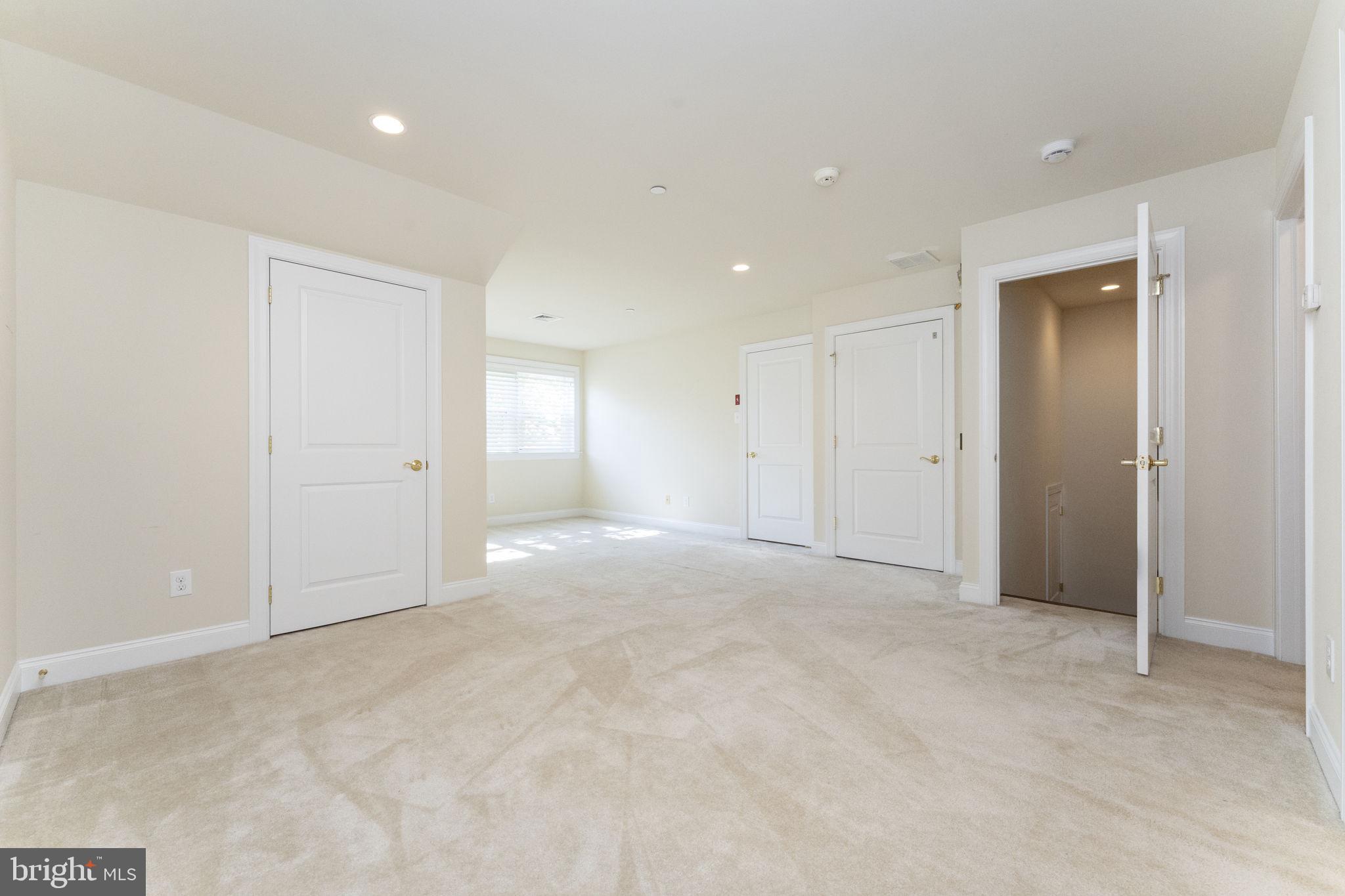 WHITEHALL - Residential