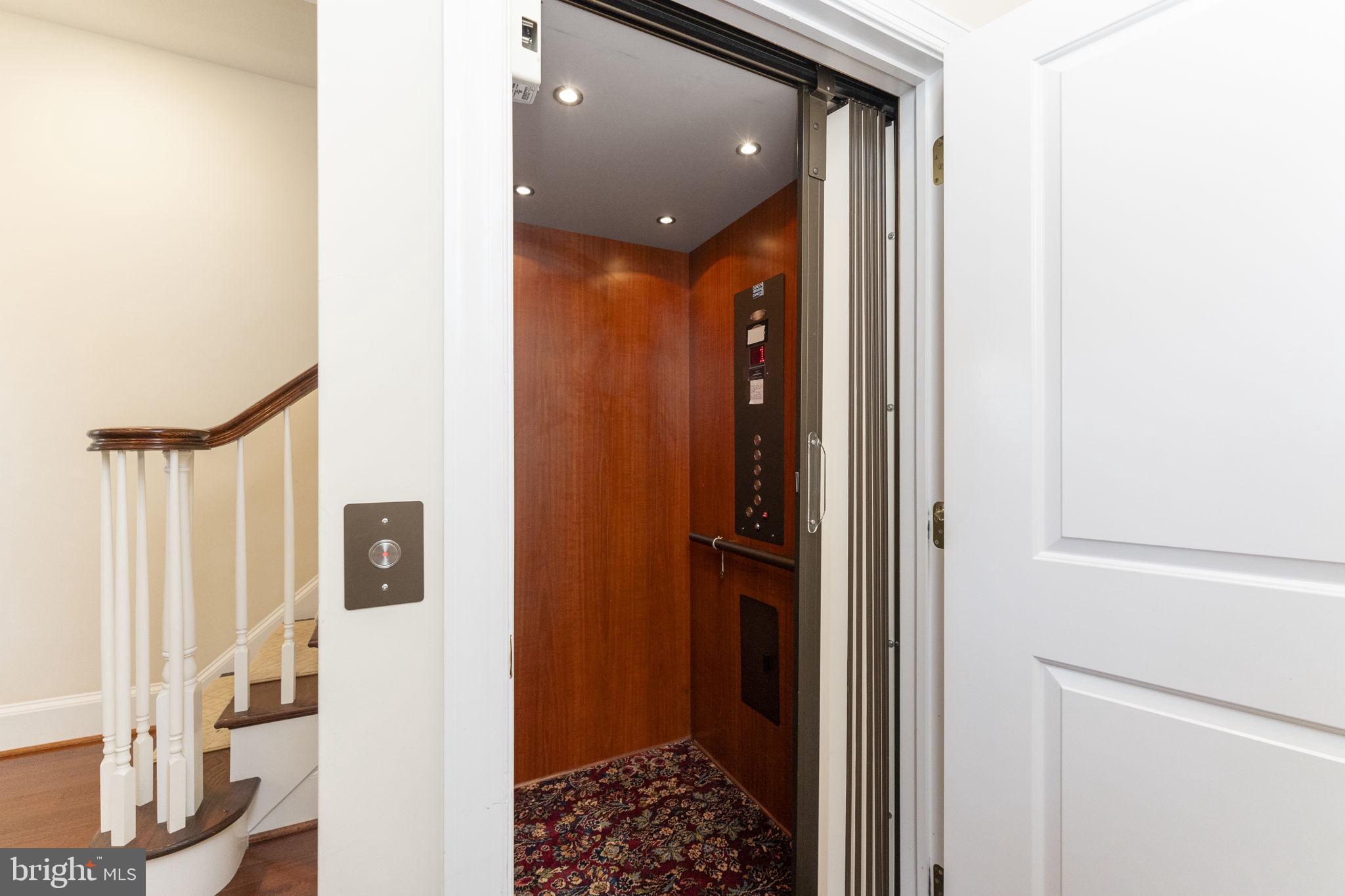 WHITEHALL - Residential