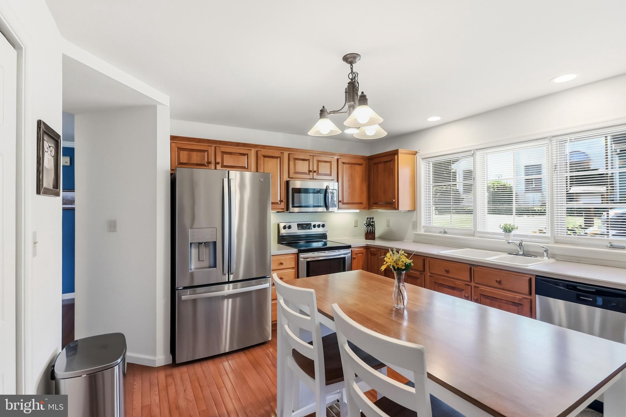 8 PARKSIDE DRIVE