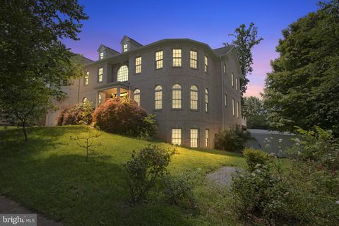 6529 FAIRLAWN DRIVE MCLEAN VA 22101