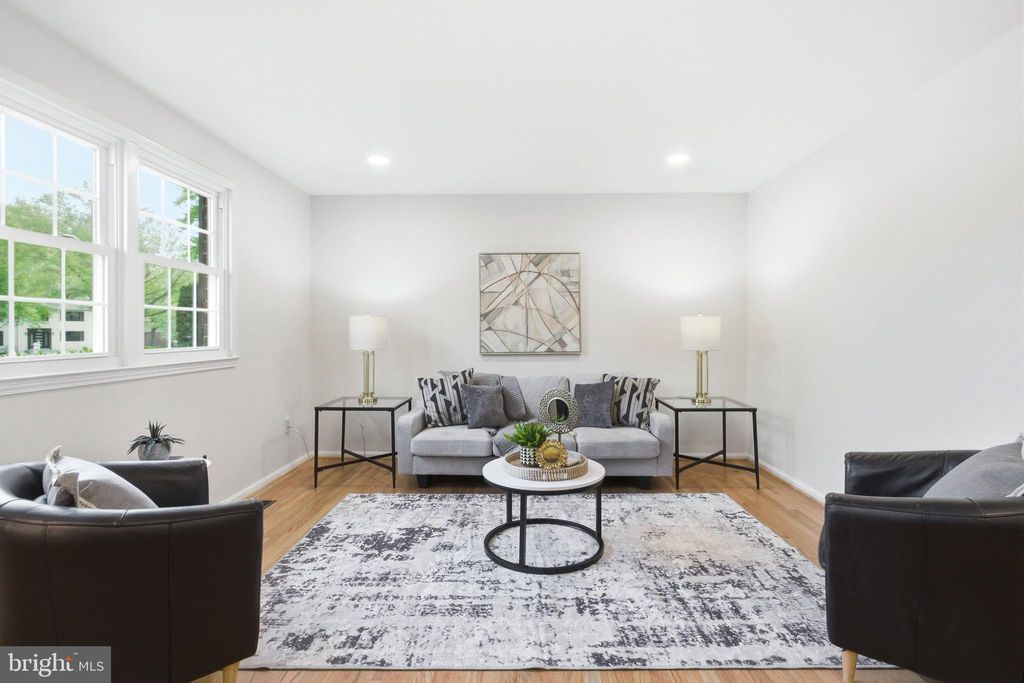 Photo of 4768 Farndon Court, FAIRFAX, VA 22032 (MLS # VAFX2287966)