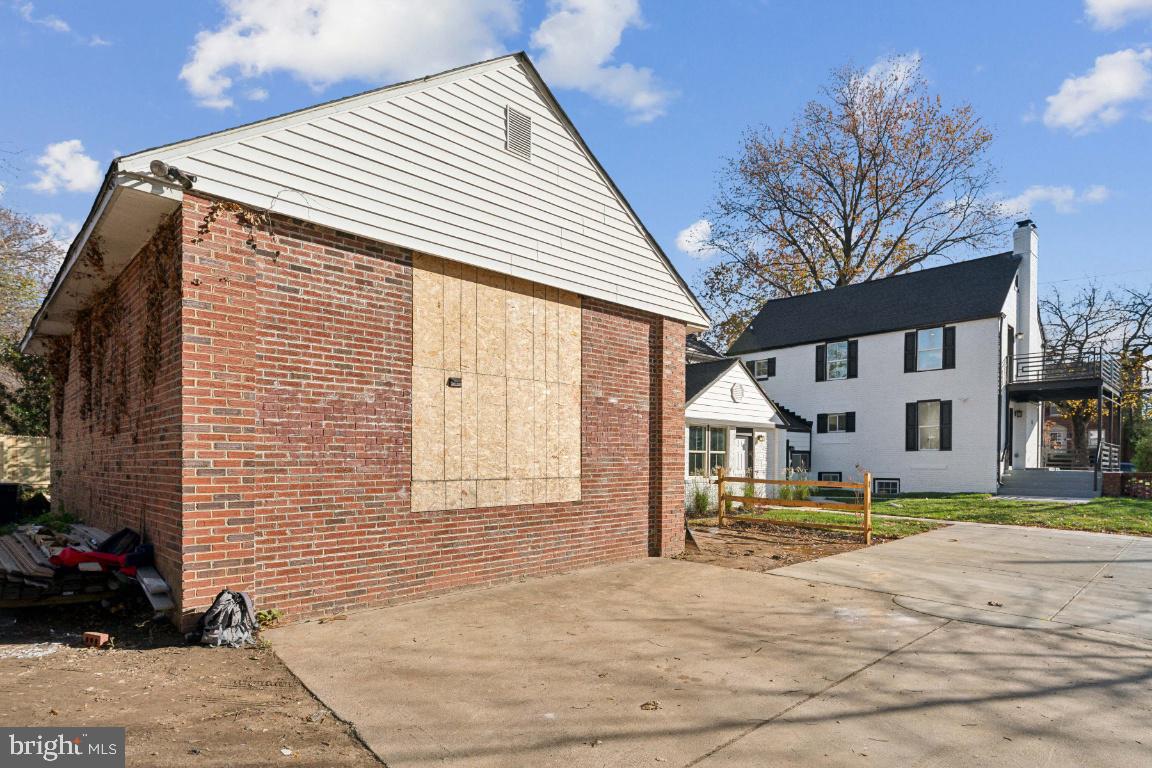 2807 14TH STREET NE