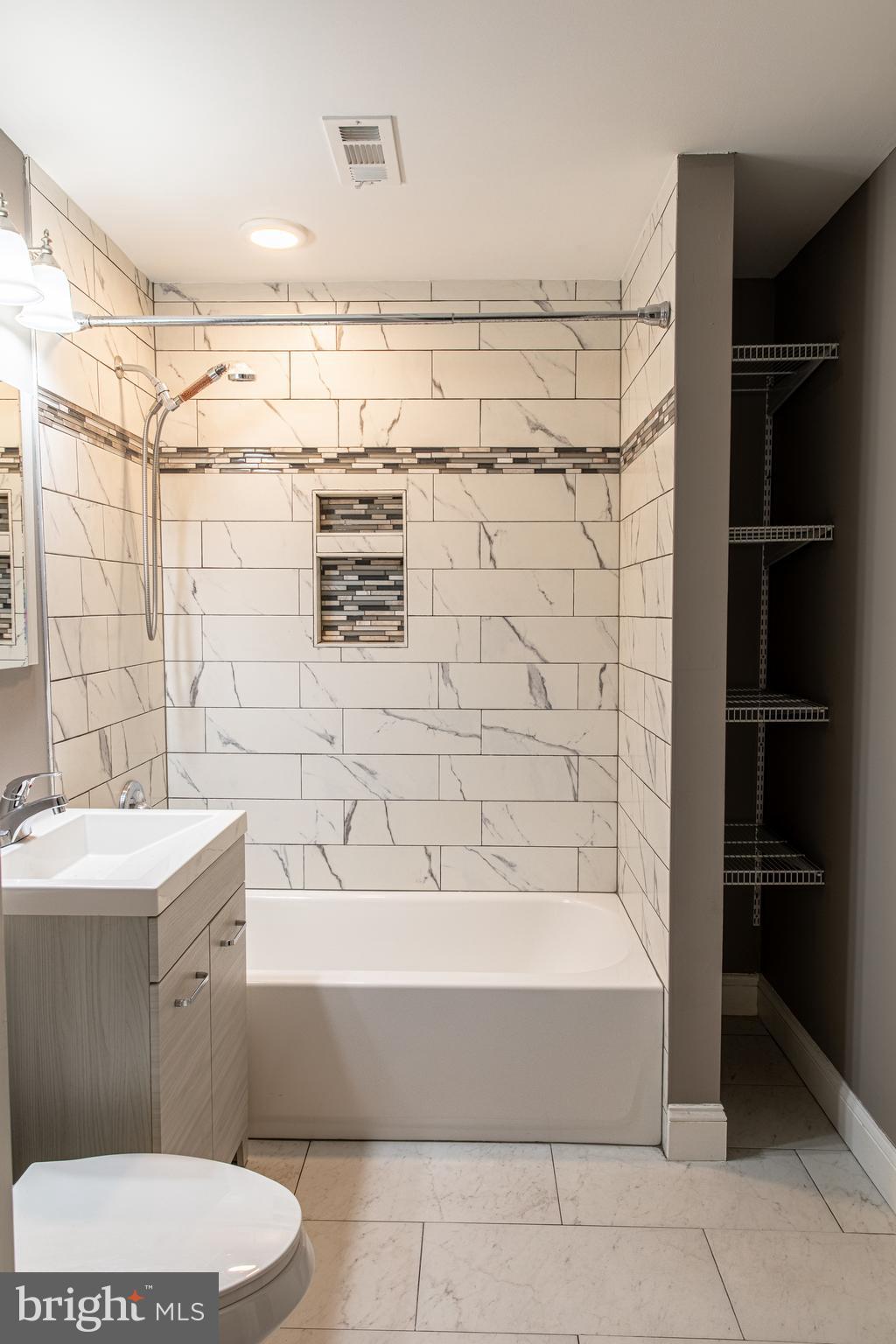 VILLAGES OF URBANA - Residential Lease