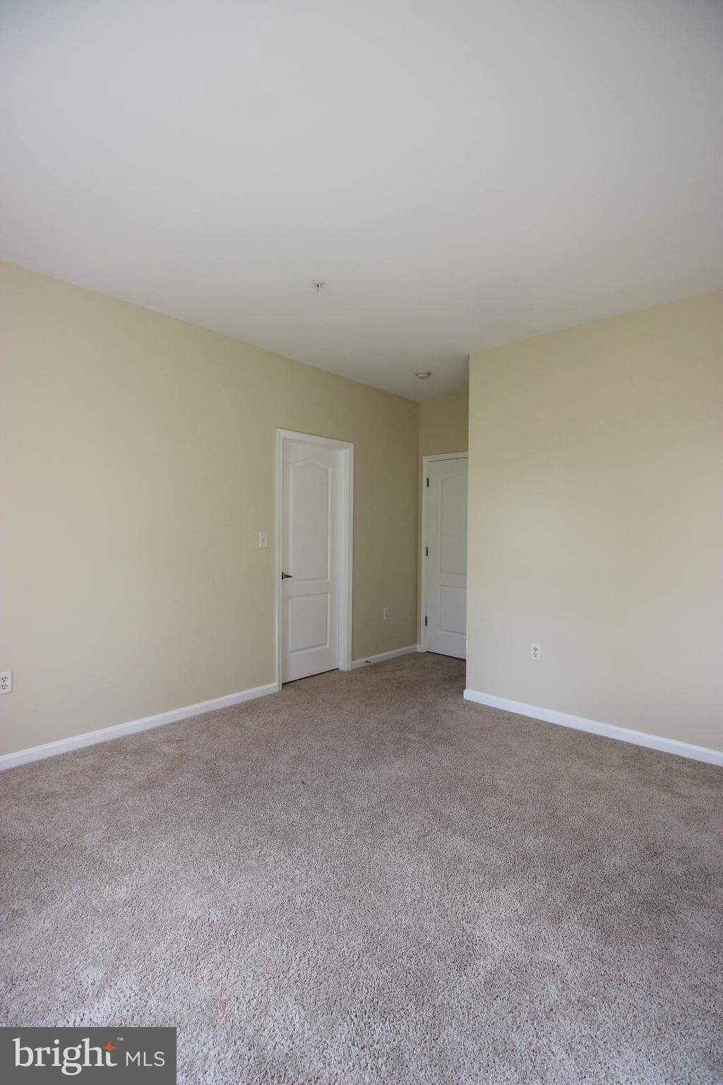 POTOMAC POINTE CONDOMINI - Residential Lease