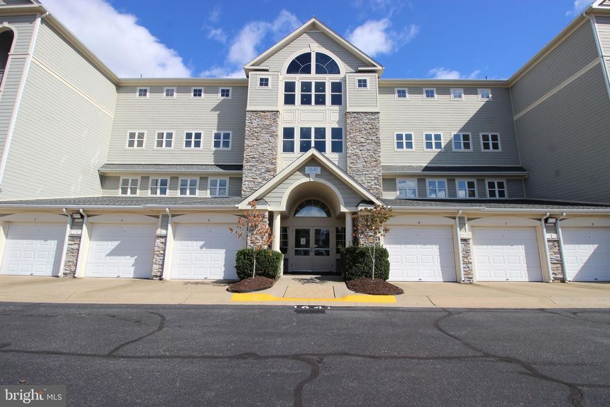 Magnificent 2 Bedroom, 2 Bathroom with 1 Car Garage condo in Woodbridge! Entering this amazing space you are met with the gorgeous hardwood flooring, found throughout. Next, you will find the living room featuring a gas fireplace & built-in shelving. The kitchen follows boasting a breakfast bar, ample cabinet space as well as amazing counter space. This unit also comes with an amazing sun room overlooking the Potomac River as well as featuring wall to wall carpeting. The sun-soaked Master Bedroom features a huge walk-in closet, wall to wall carpeting & luxurious Master Bathroom. The second bedroom also features a walk-in closet & ample natural light. Located in a gated community featuring walking trails, clubhouse, fitness center & pool. Don't forget the attached garage space that this unit comes with. Available Now!