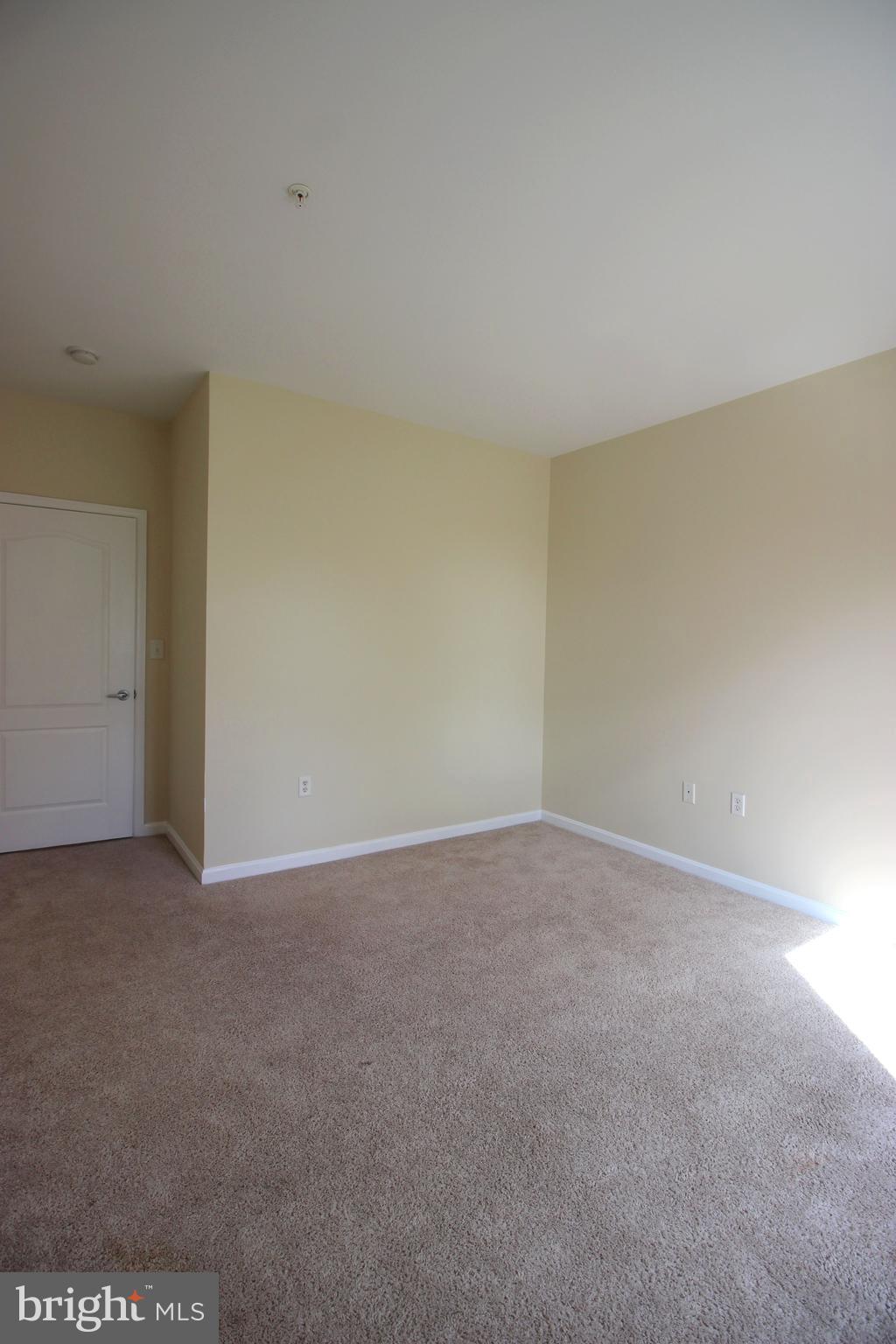 POTOMAC POINTE CONDOMINI - Residential Lease