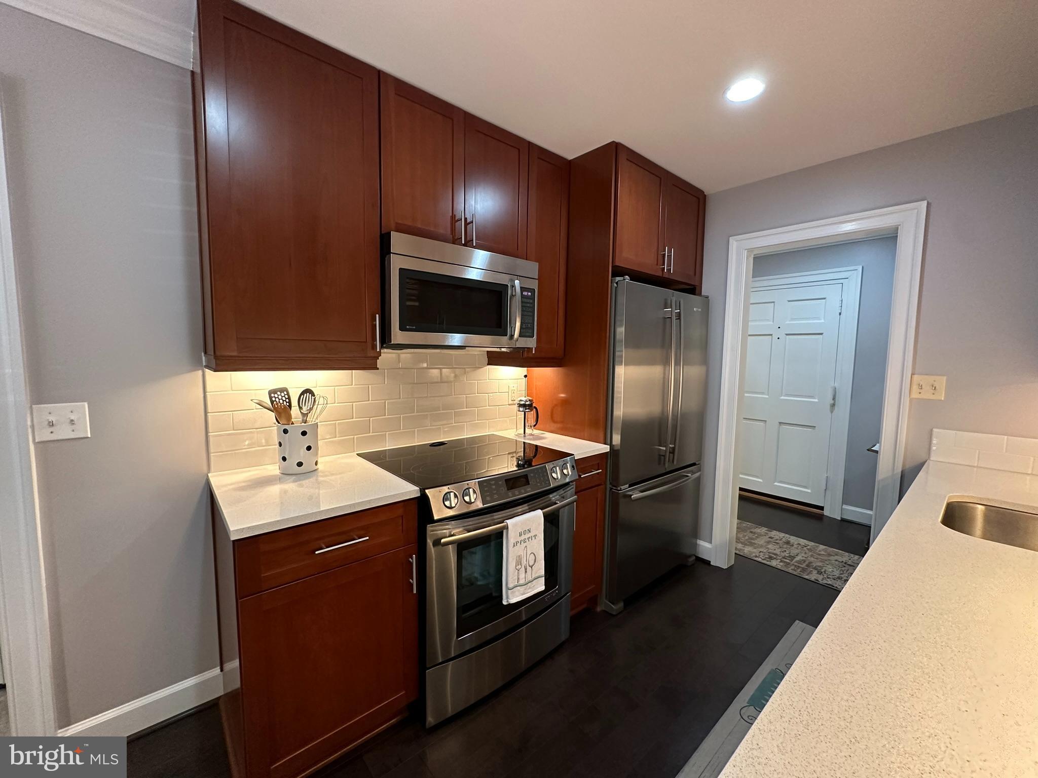 LAKESIDE TERRACE - Residential Lease