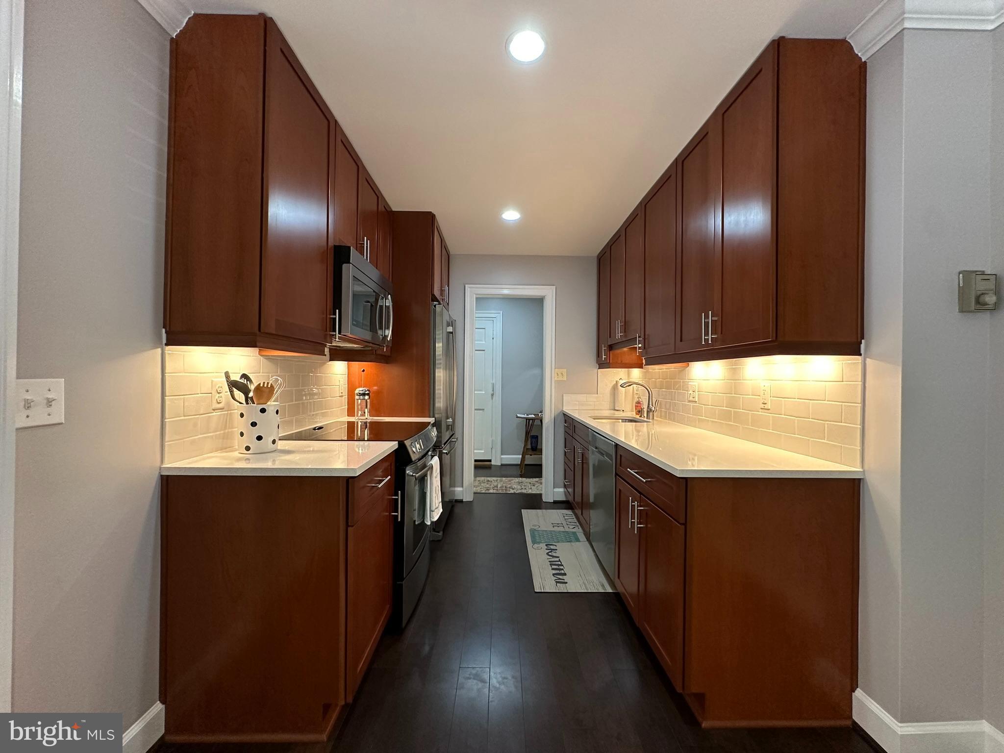 LAKESIDE TERRACE - Residential Lease