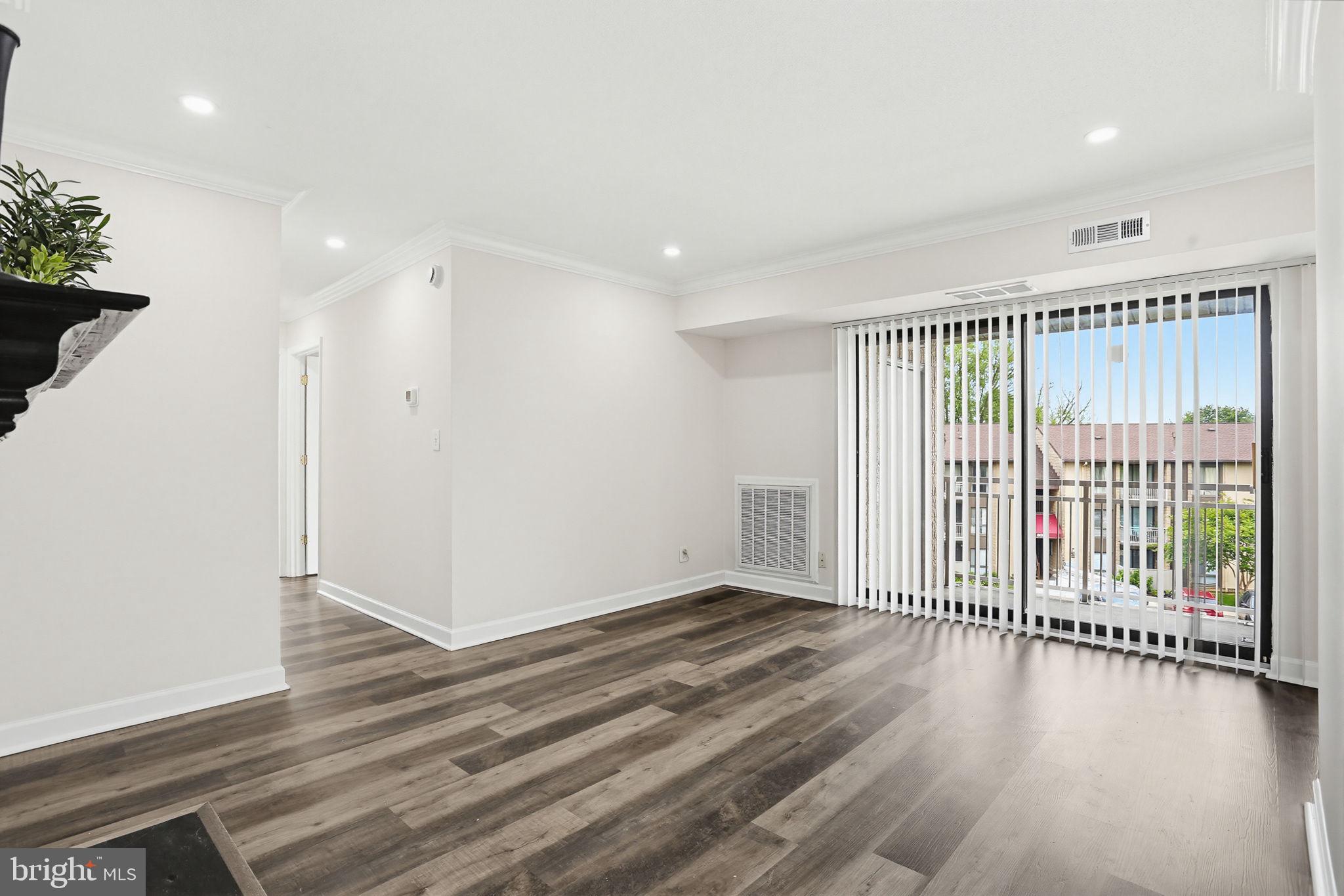 VILLAGE OF LONG REACH - Residential