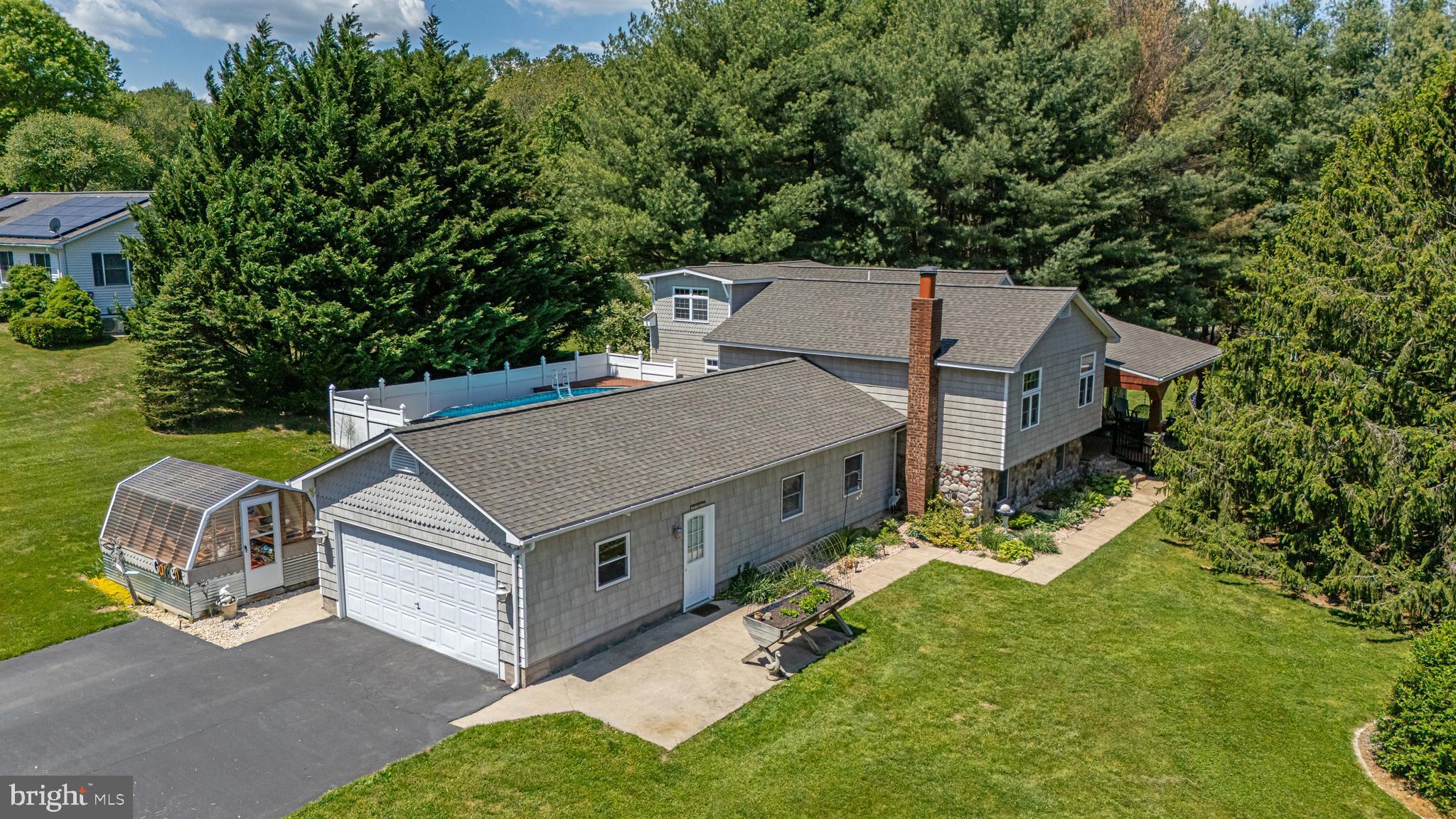 WOODCREST SHORES - Residential