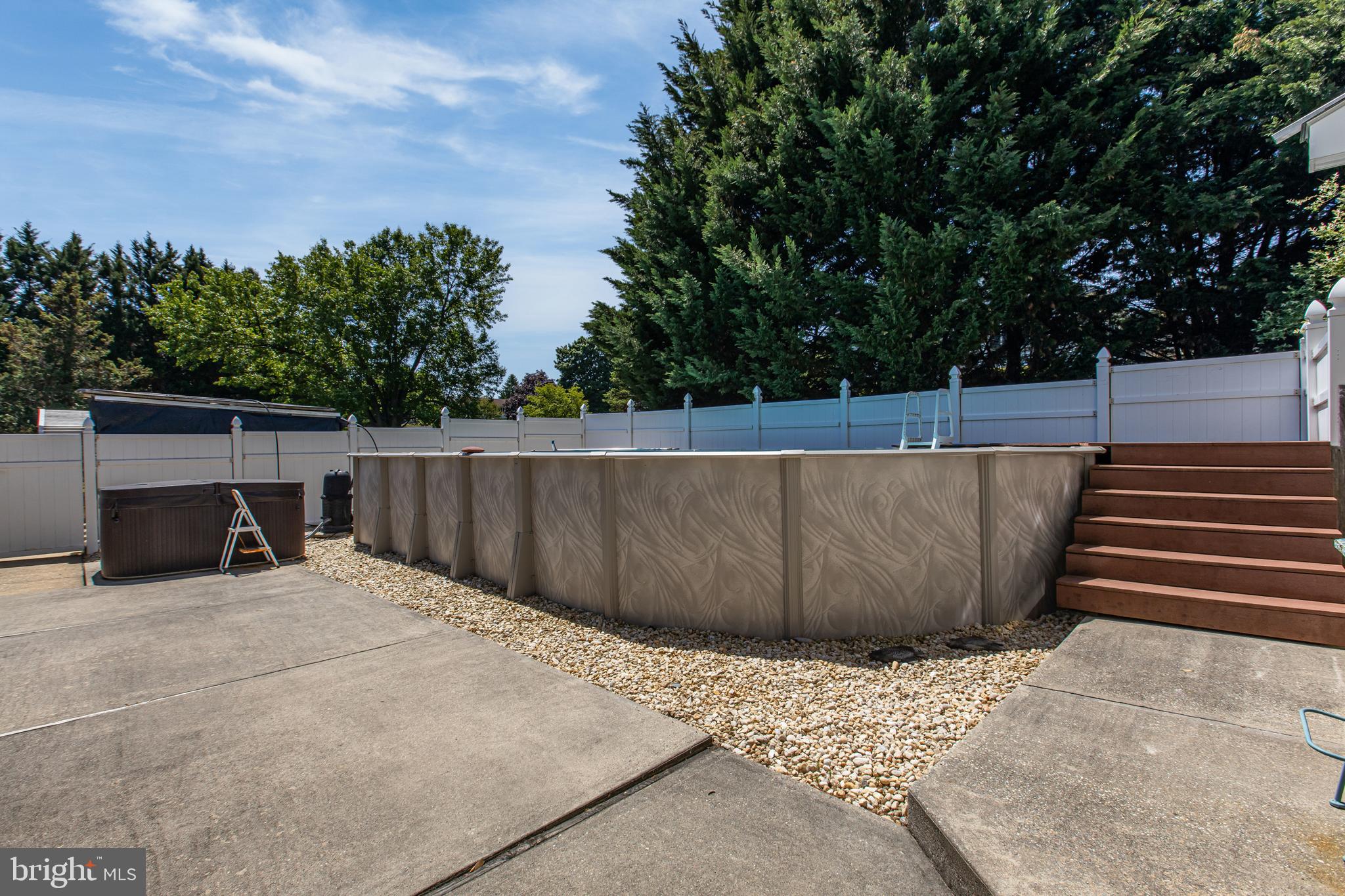 WOODCREST SHORES - Residential