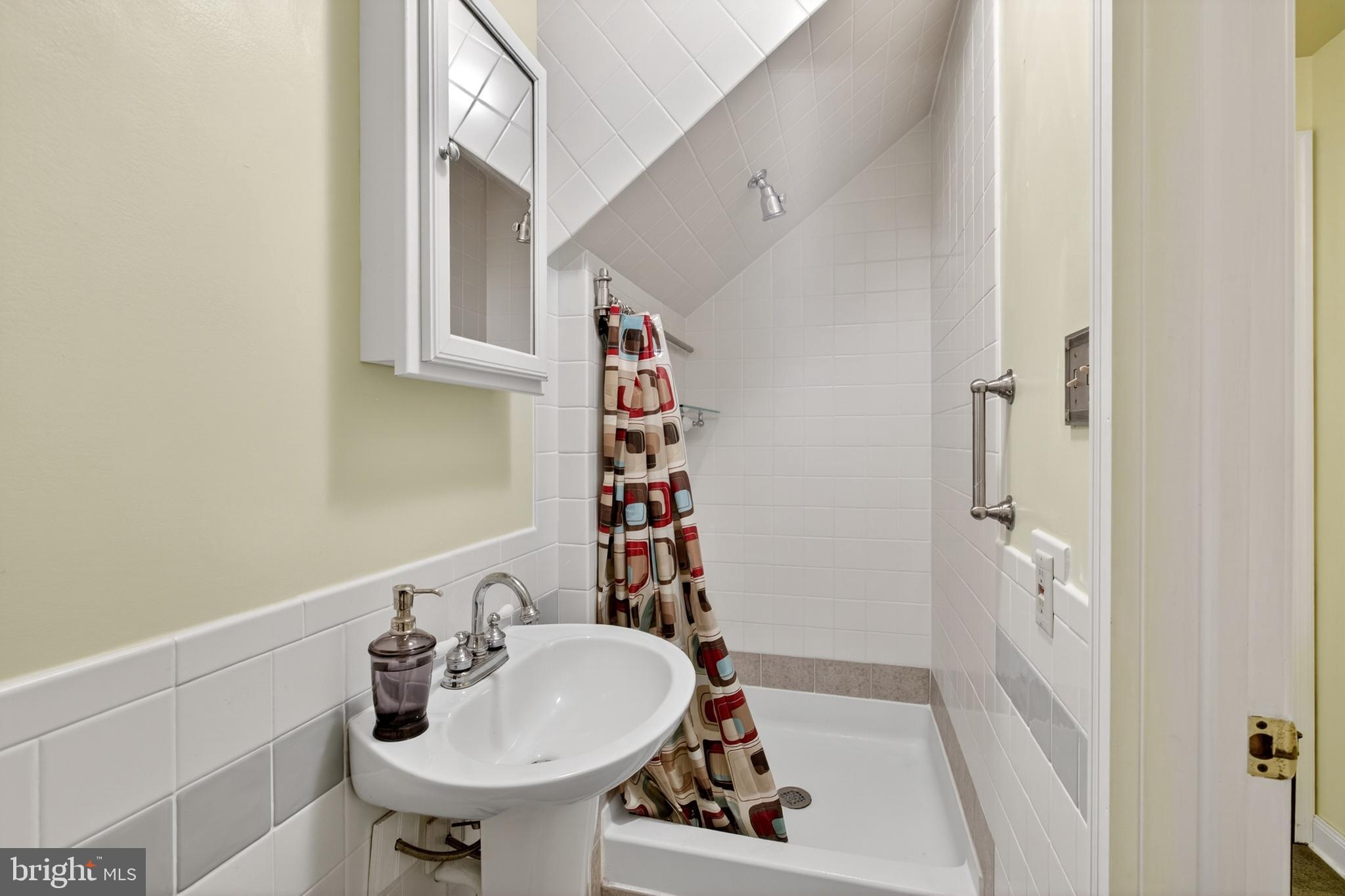 WOODCREST SHORES - Residential
