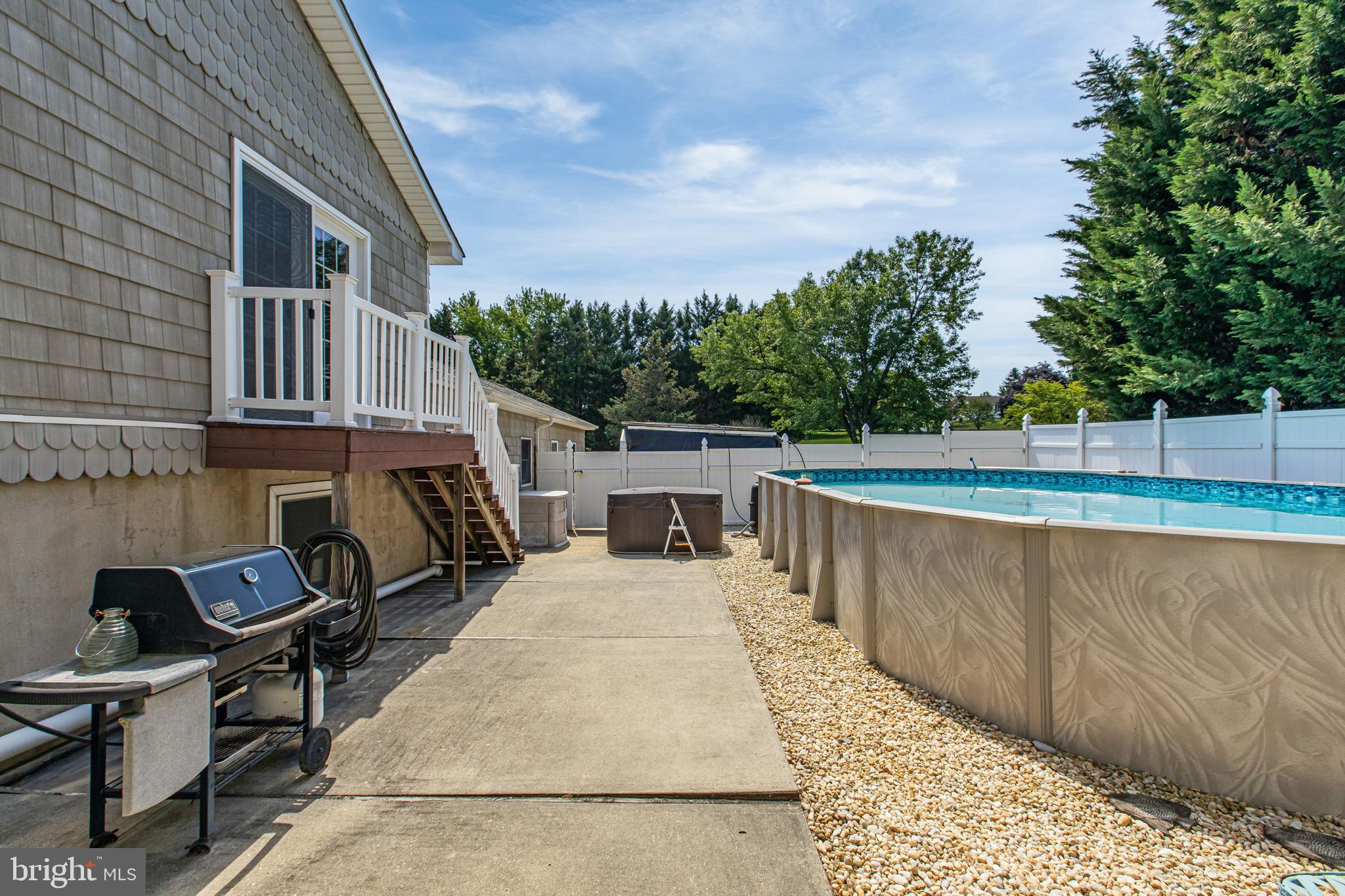 WOODCREST SHORES - Residential