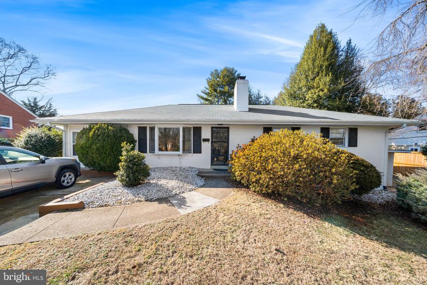 Rare opportunity main level living!