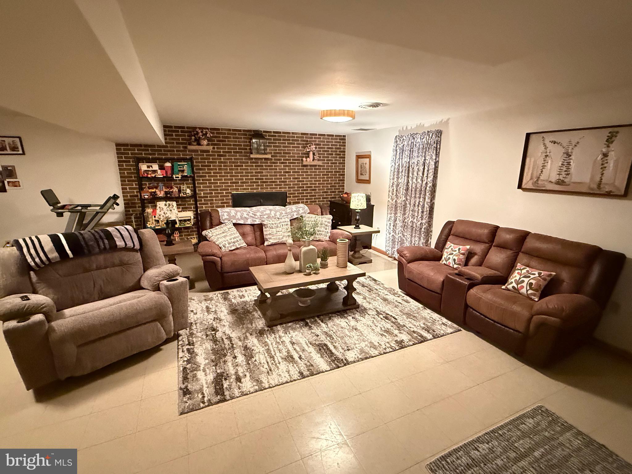 DOWDEN HILLS - Residential