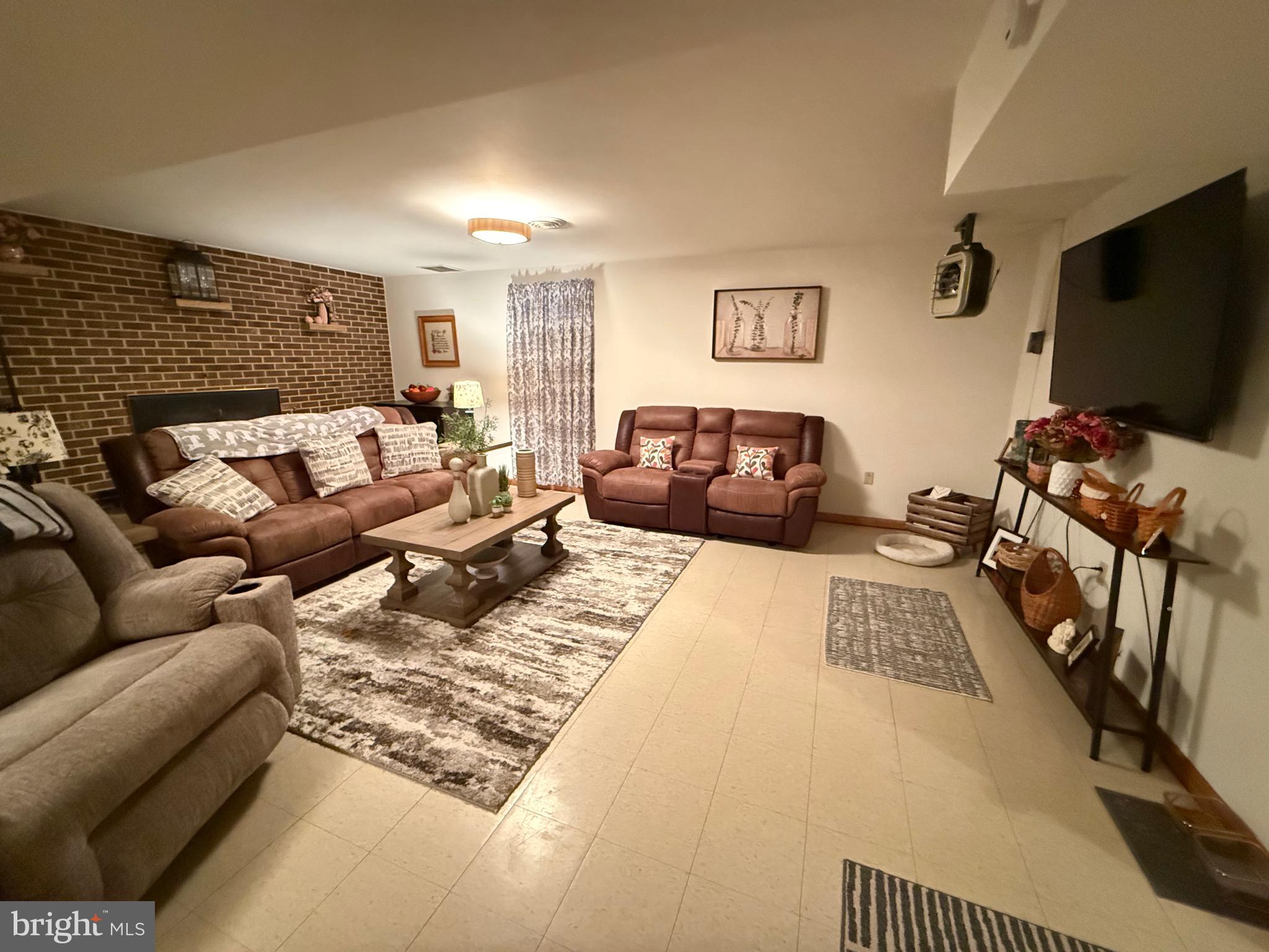 DOWDEN HILLS - Residential