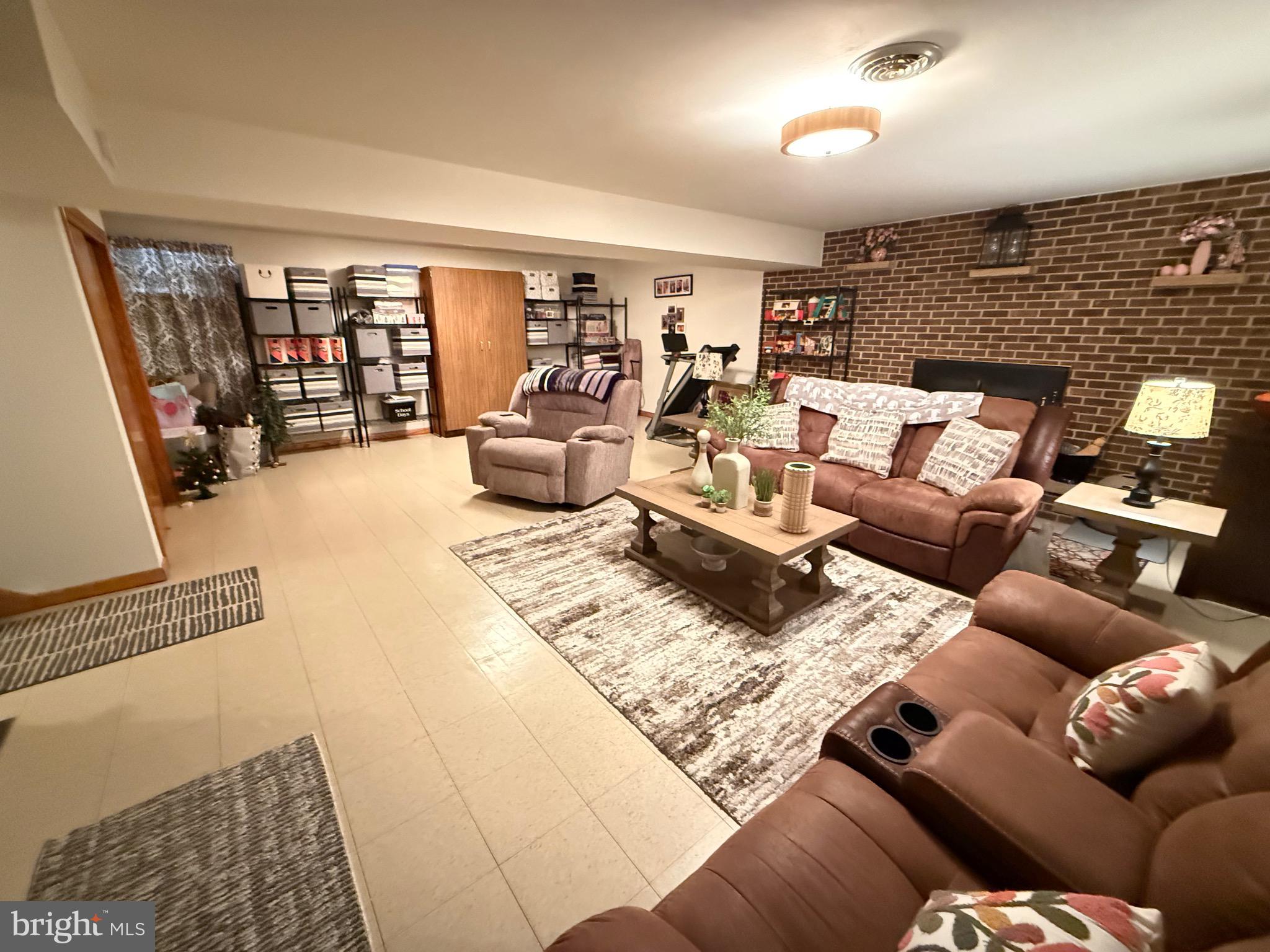 DOWDEN HILLS - Residential