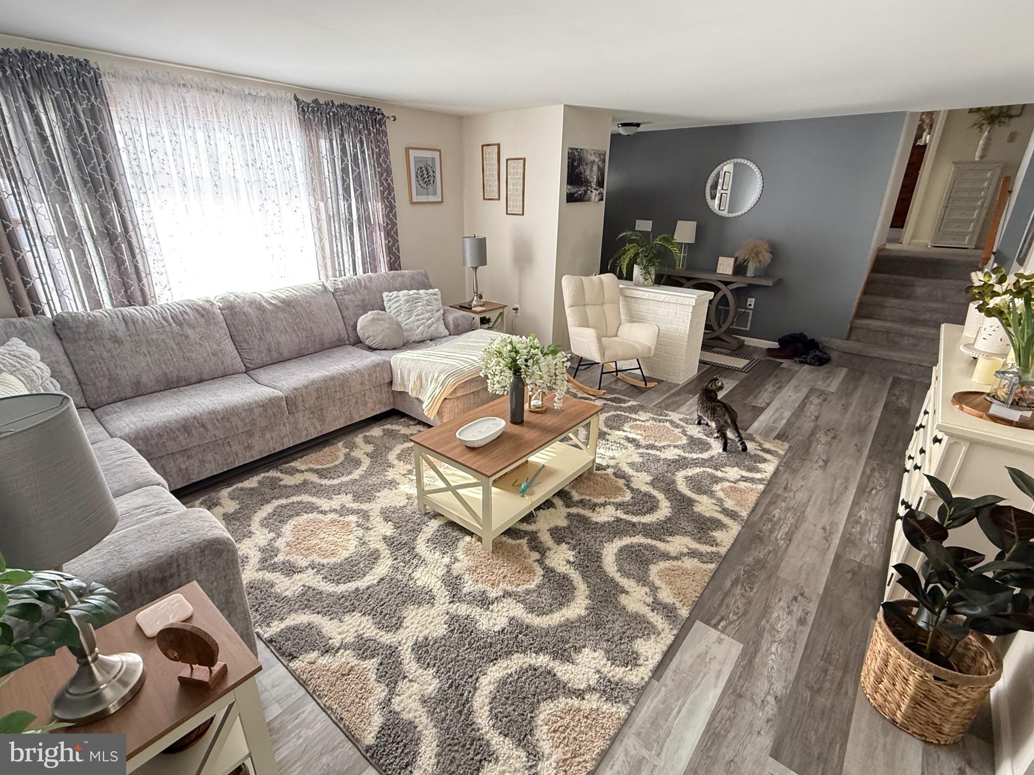 DOWDEN HILLS - Residential