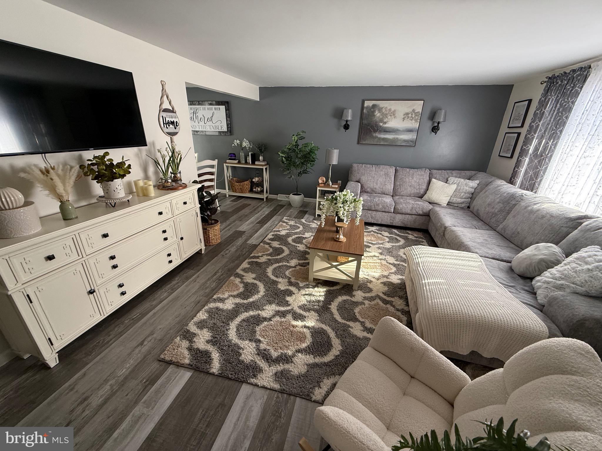 DOWDEN HILLS - Residential