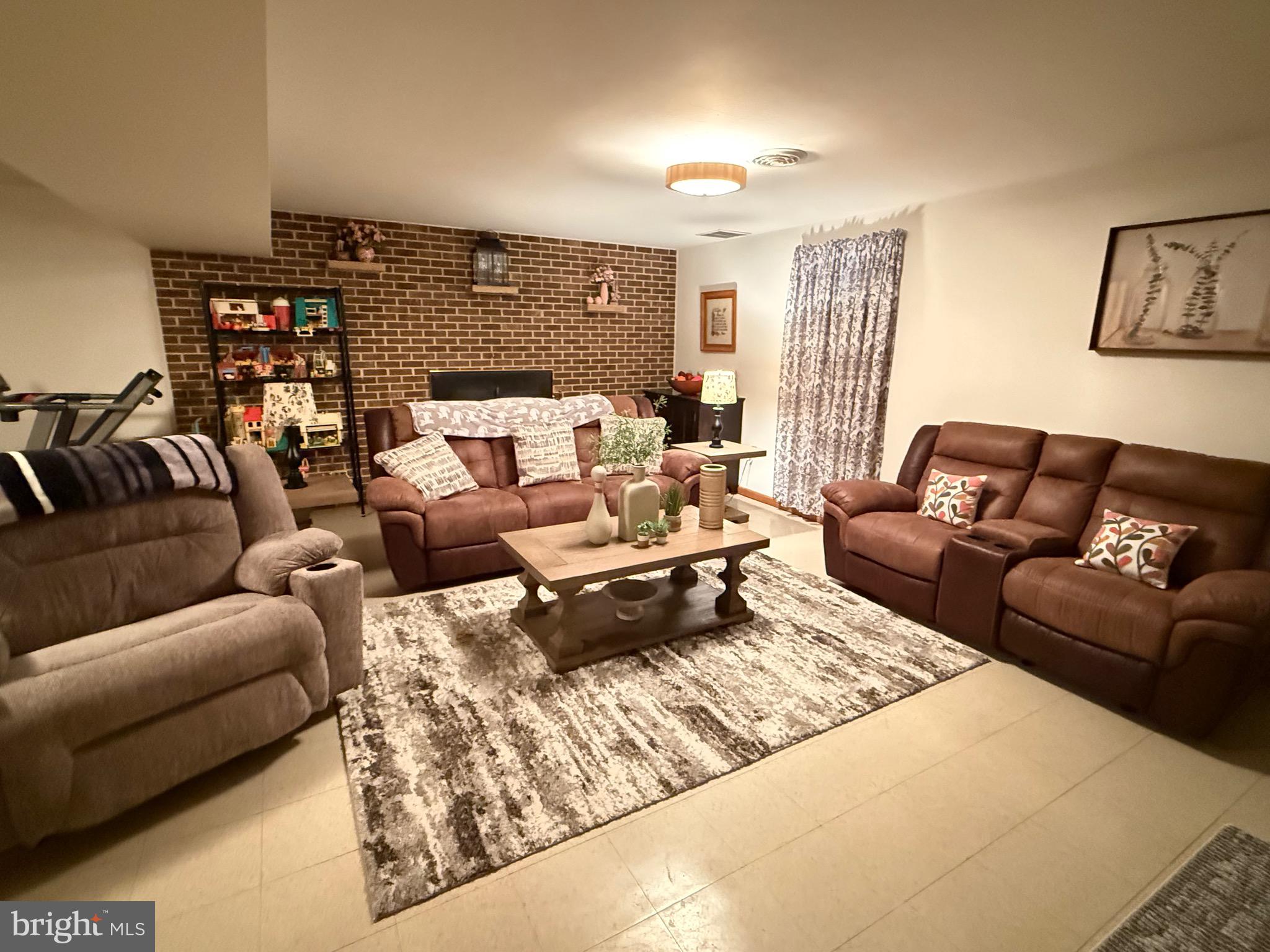 DOWDEN HILLS - Residential