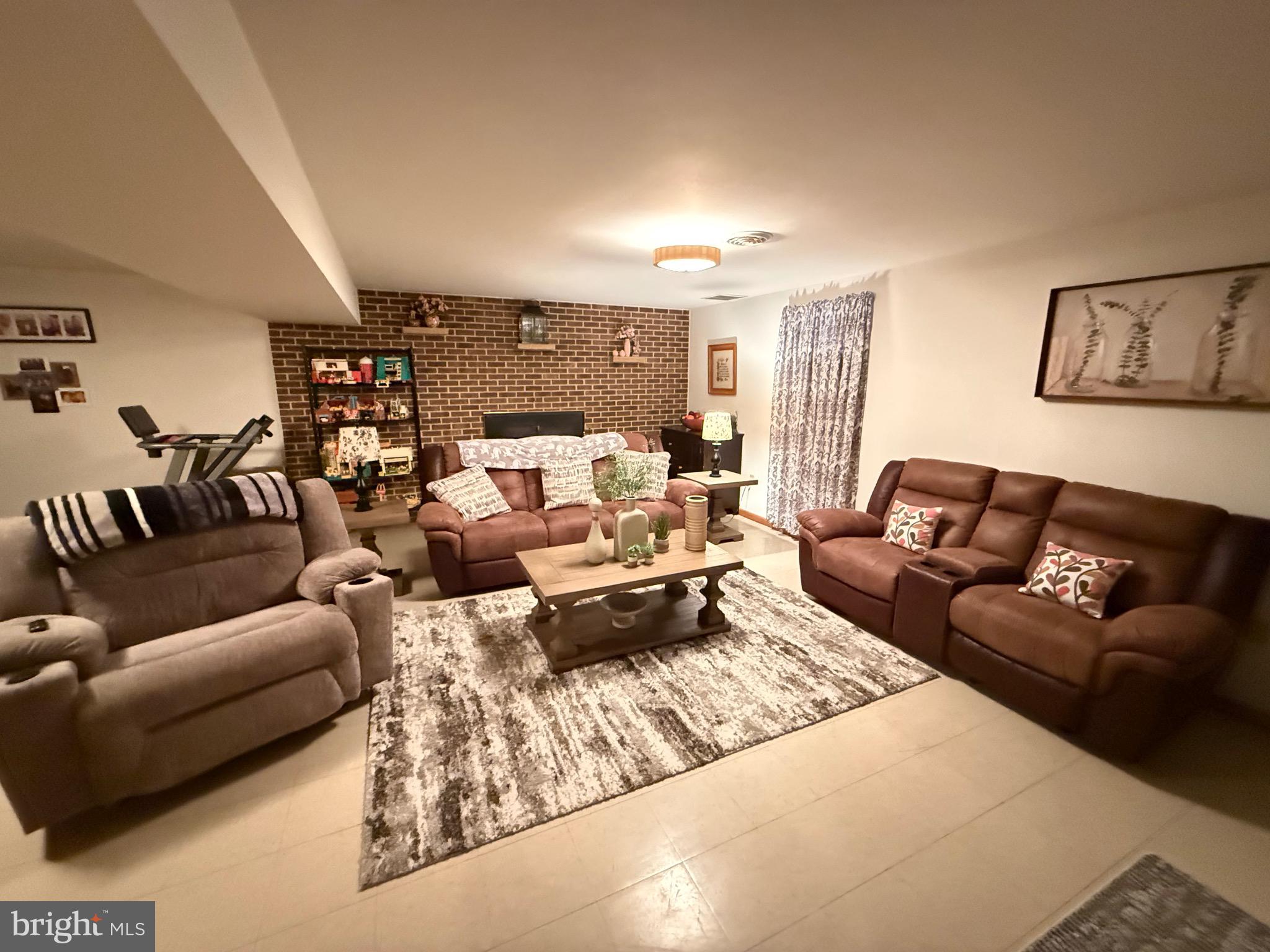 DOWDEN HILLS - Residential