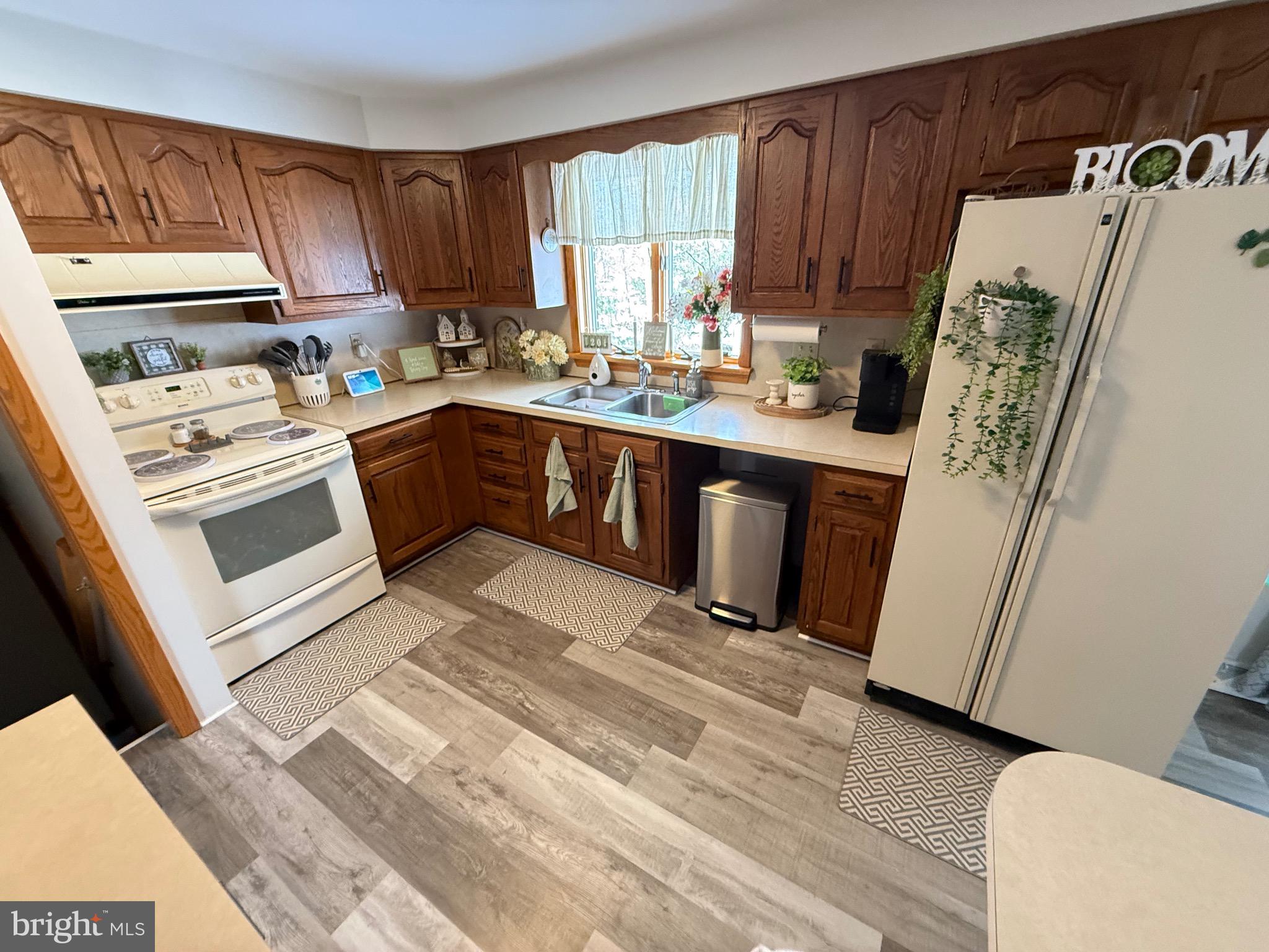 DOWDEN HILLS - Residential