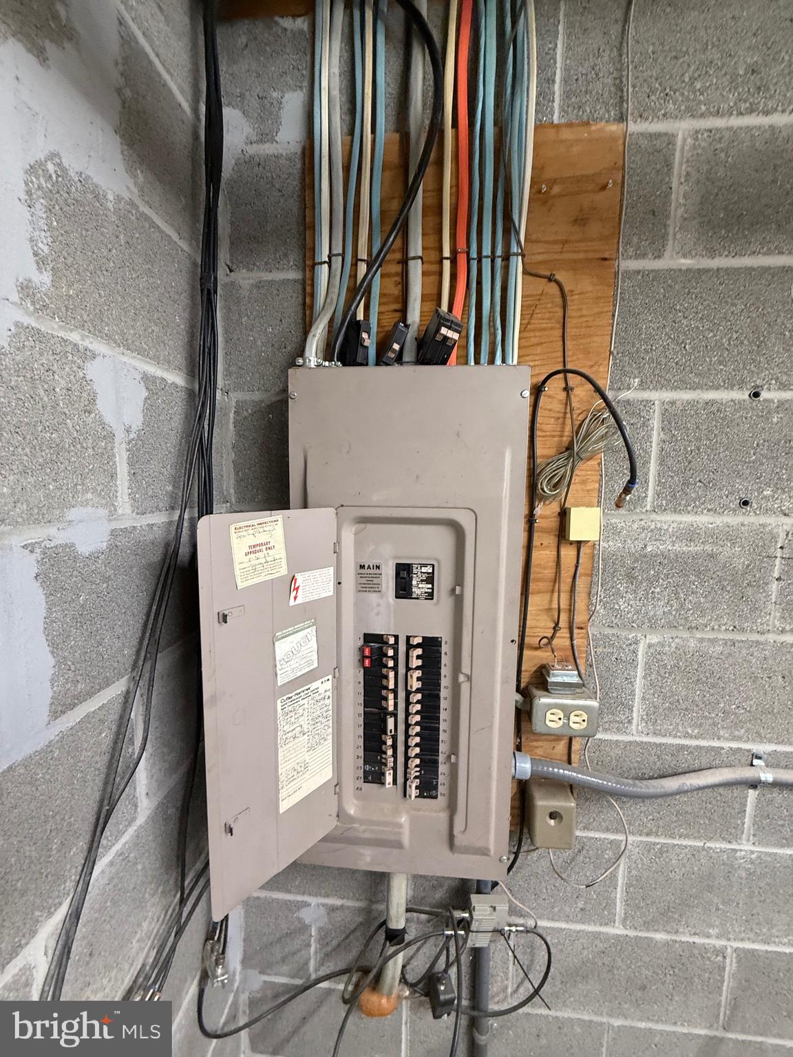 DOWDEN HILLS - Residential