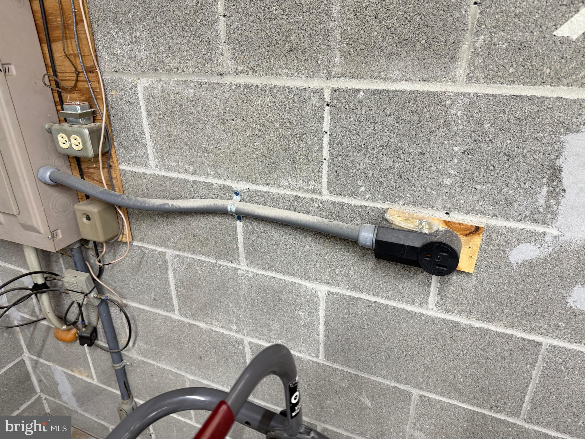 DOWDEN HILLS - Residential