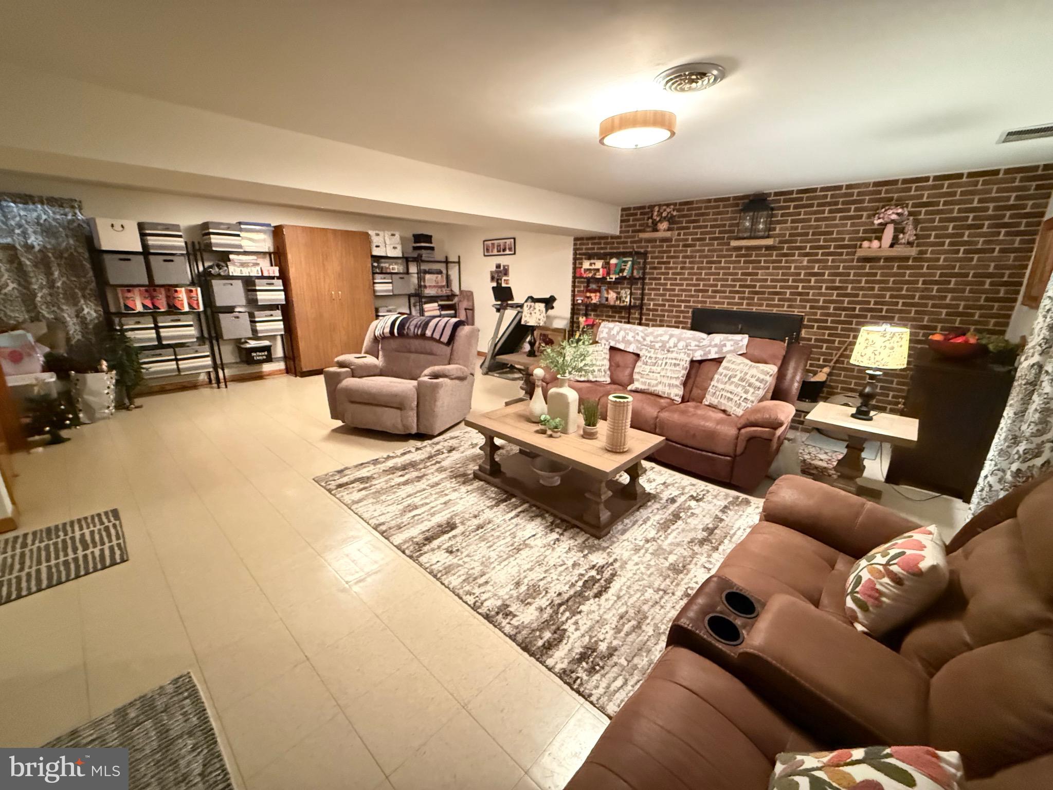 DOWDEN HILLS - Residential