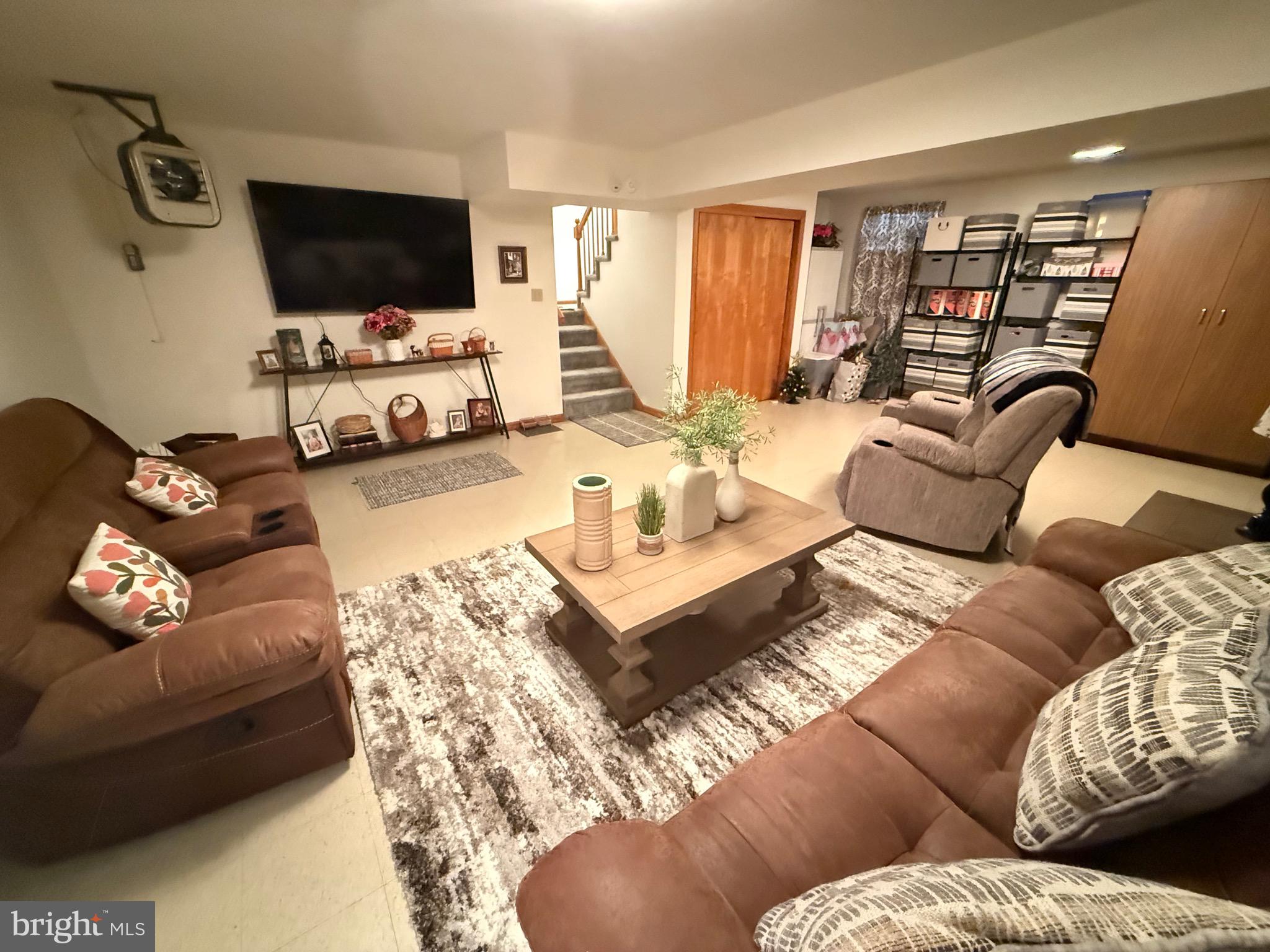 DOWDEN HILLS - Residential