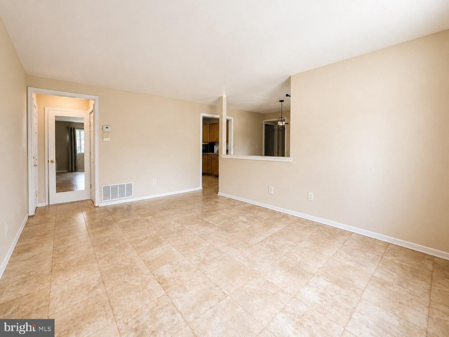 2112 SAYRE DRIVE