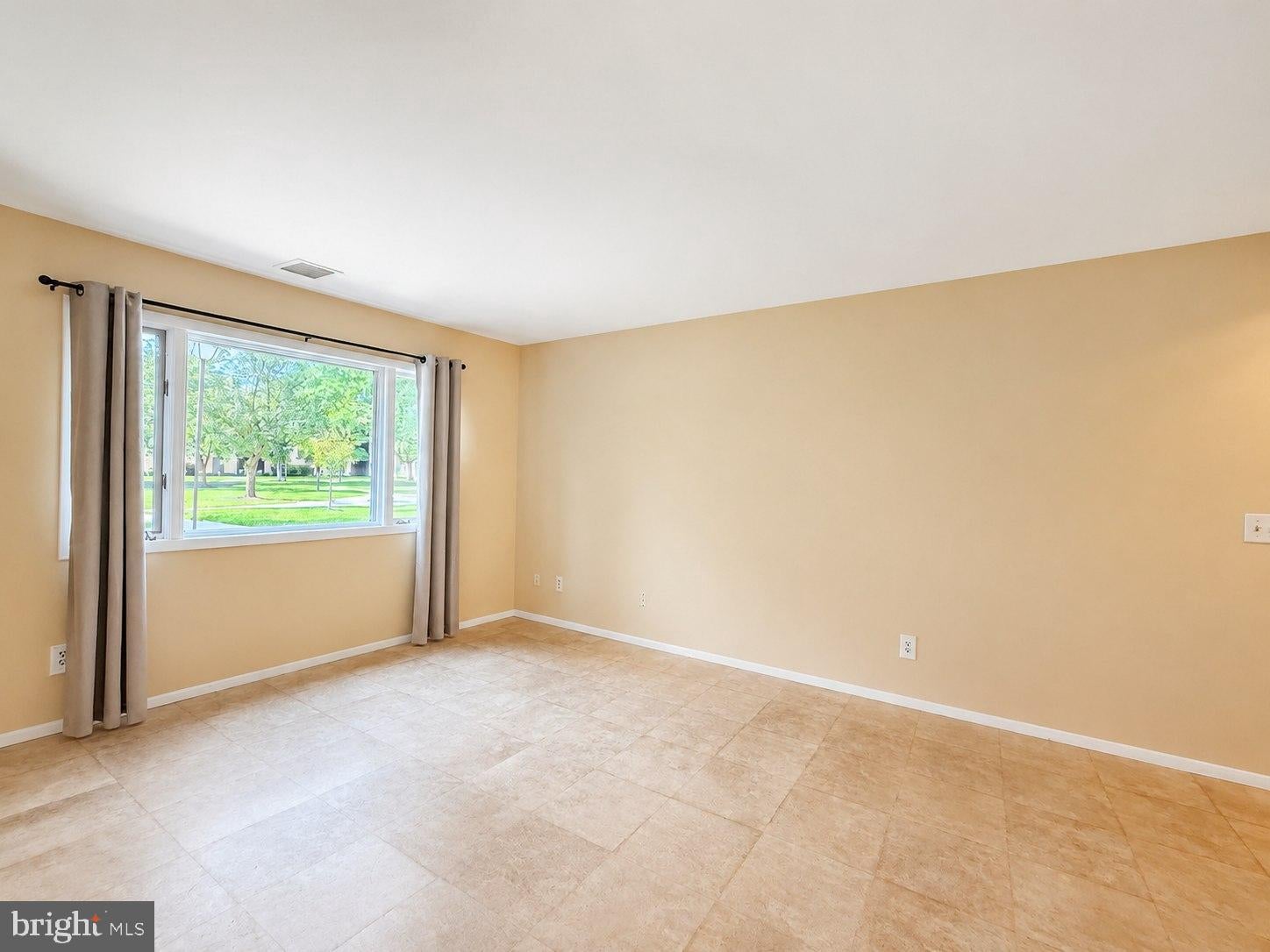 2112 SAYRE DRIVE