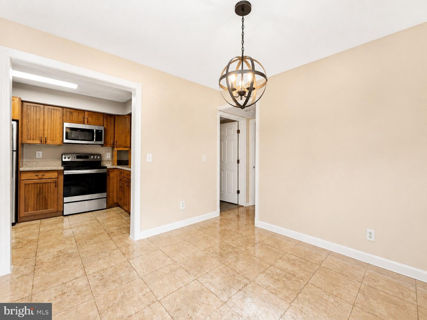 2112 SAYRE DRIVE