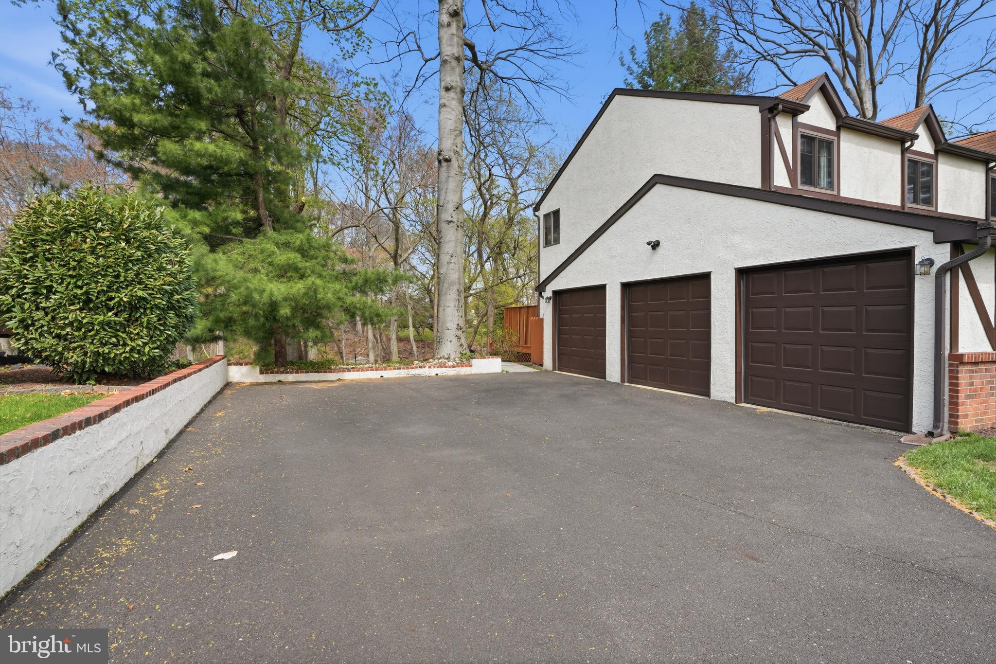 HUNTINGDON VALLEY - Residential