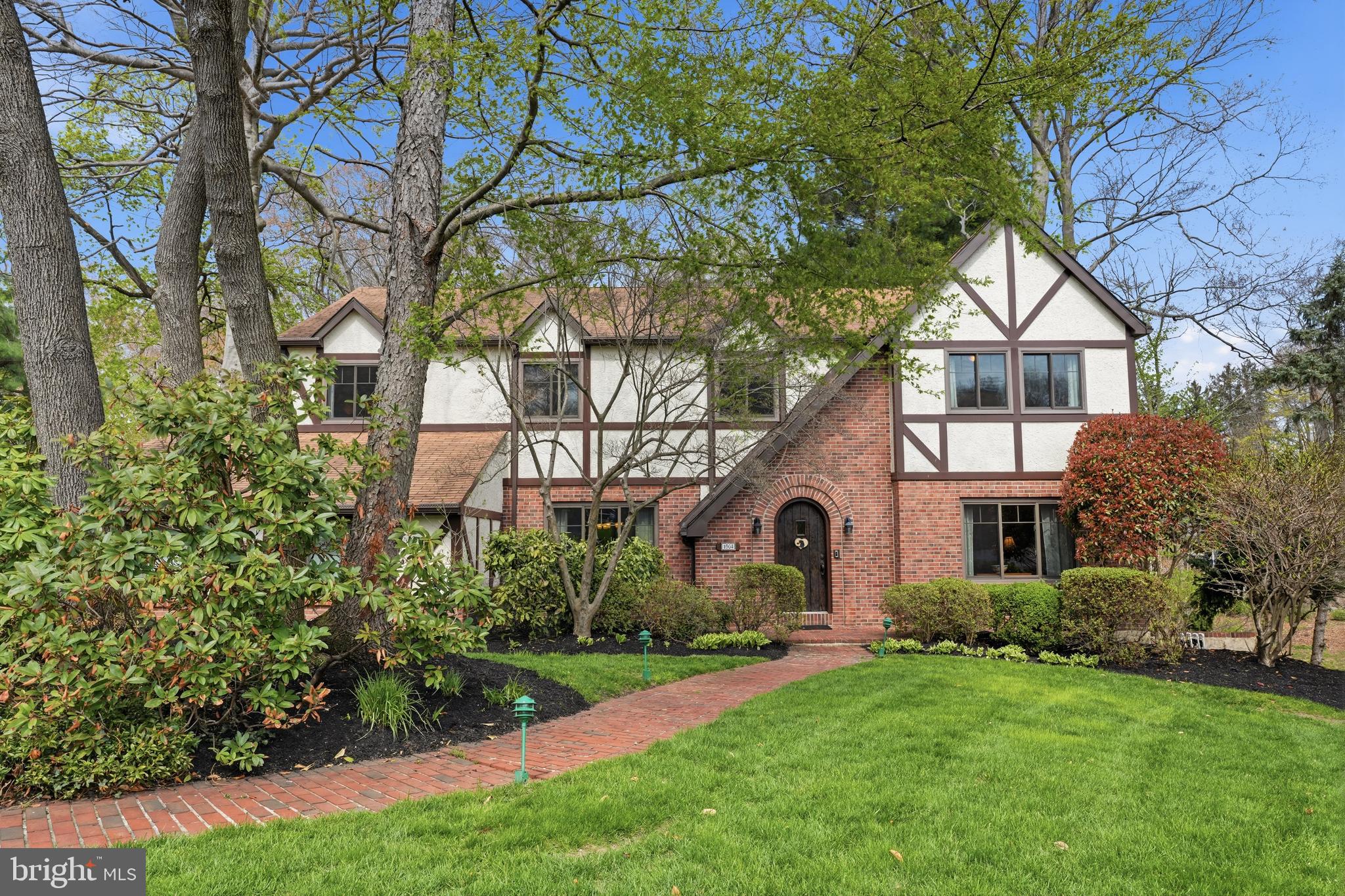 HUNTINGDON VALLEY - Residential
