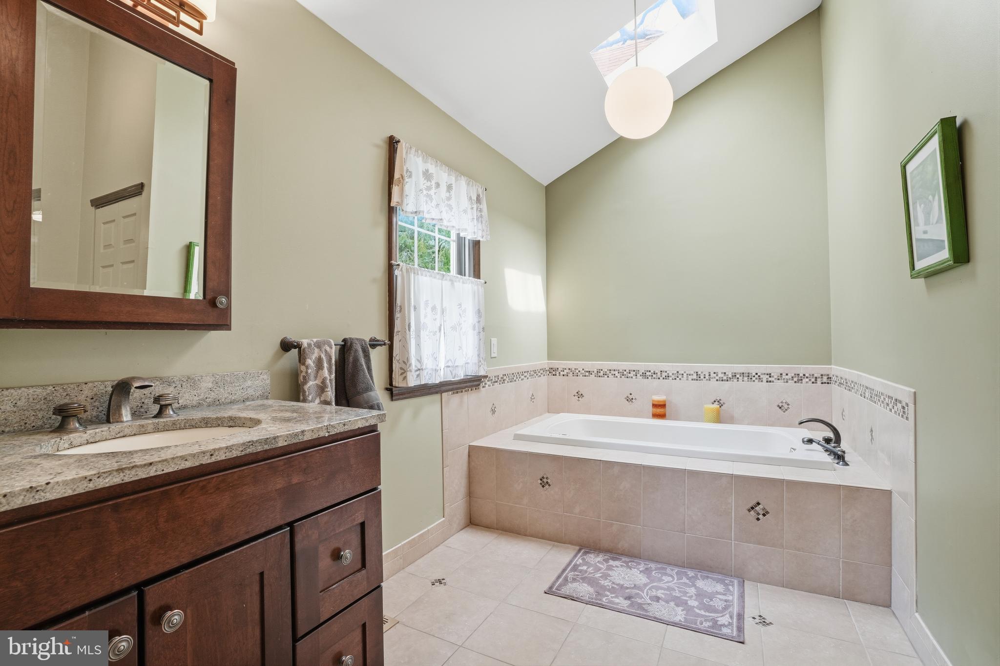 HUNTINGDON VALLEY - Residential