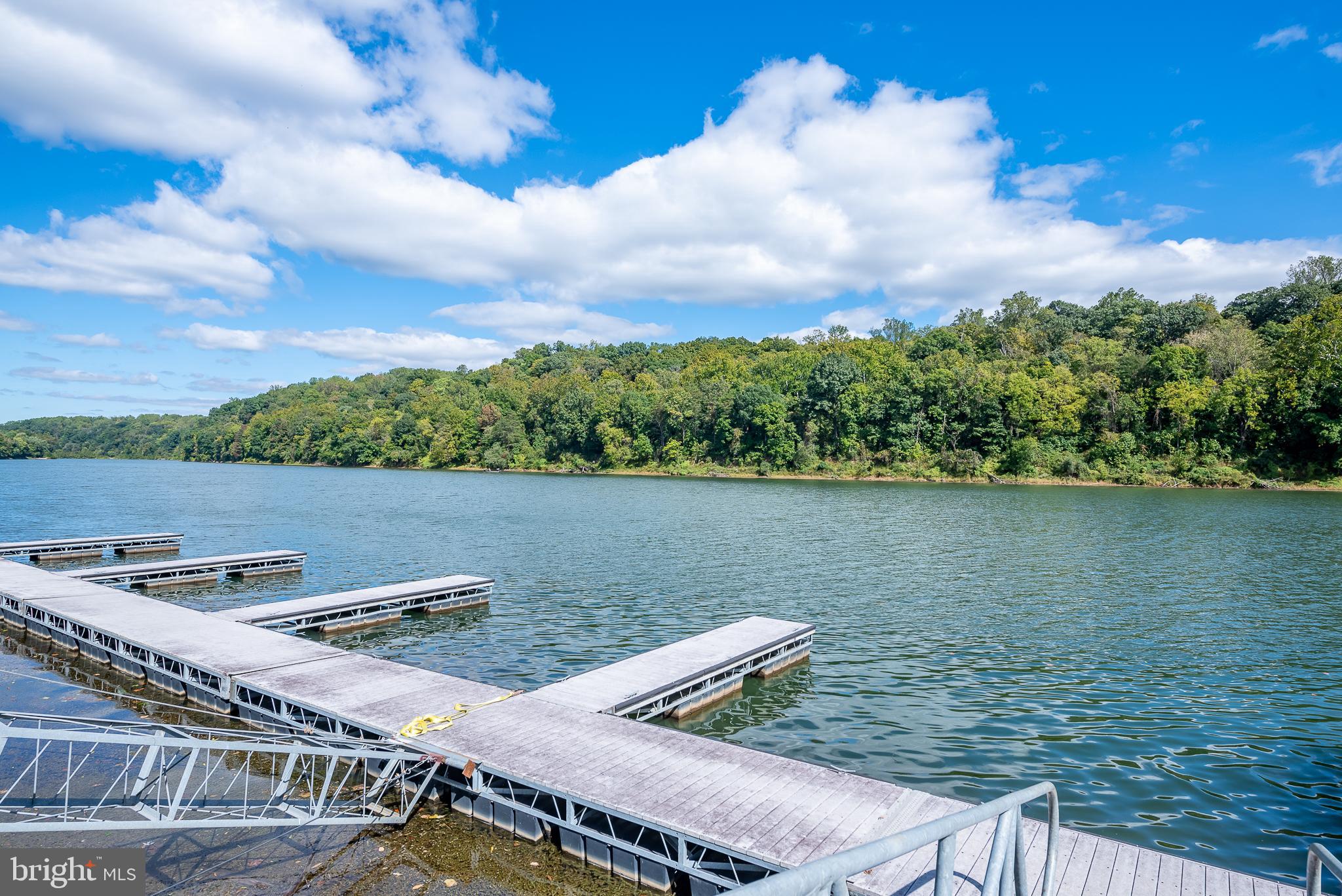 CROSSINGS ON THE POTOMAC - Land