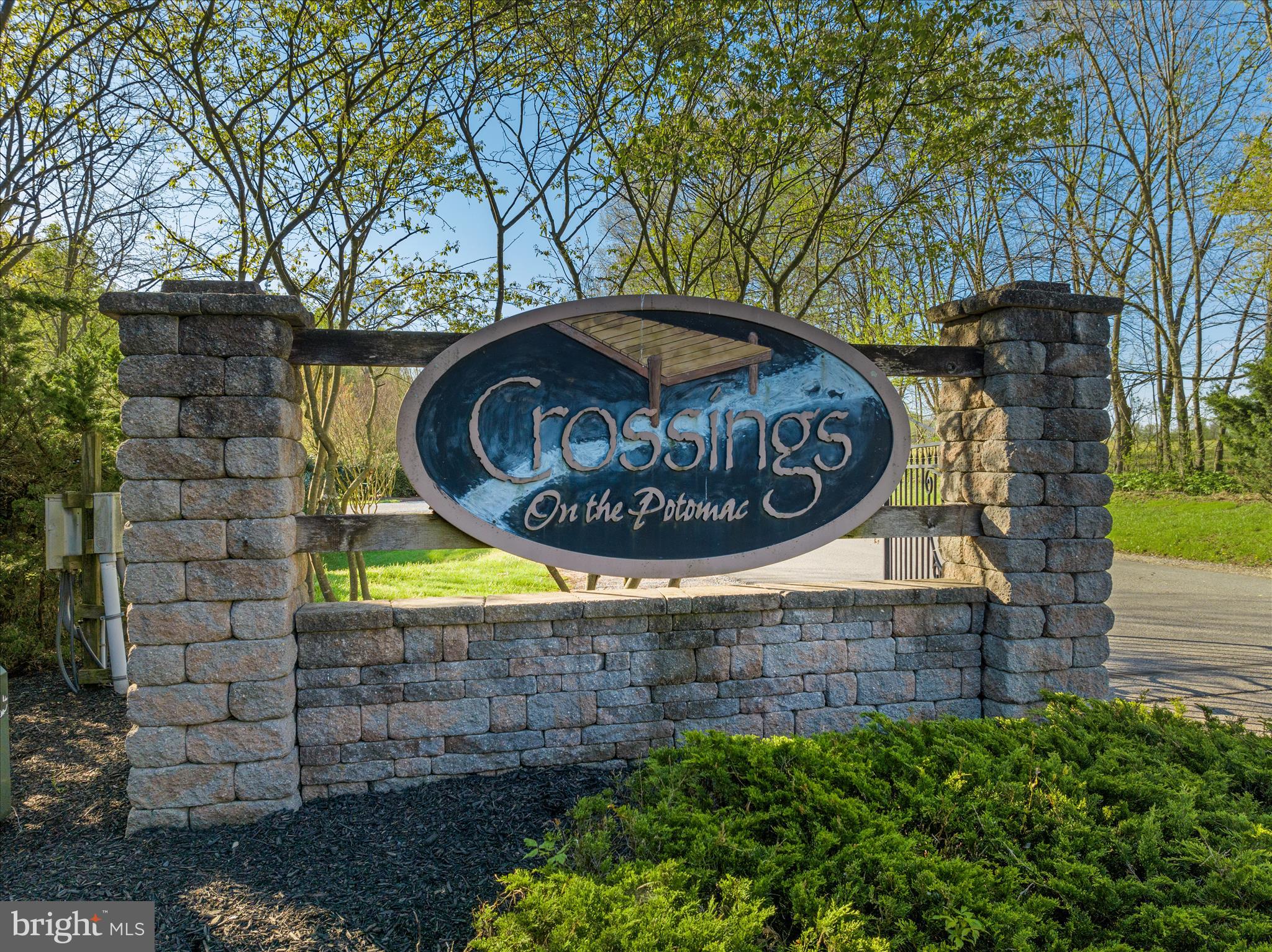 CROSSINGS ON THE POTOMAC - Land