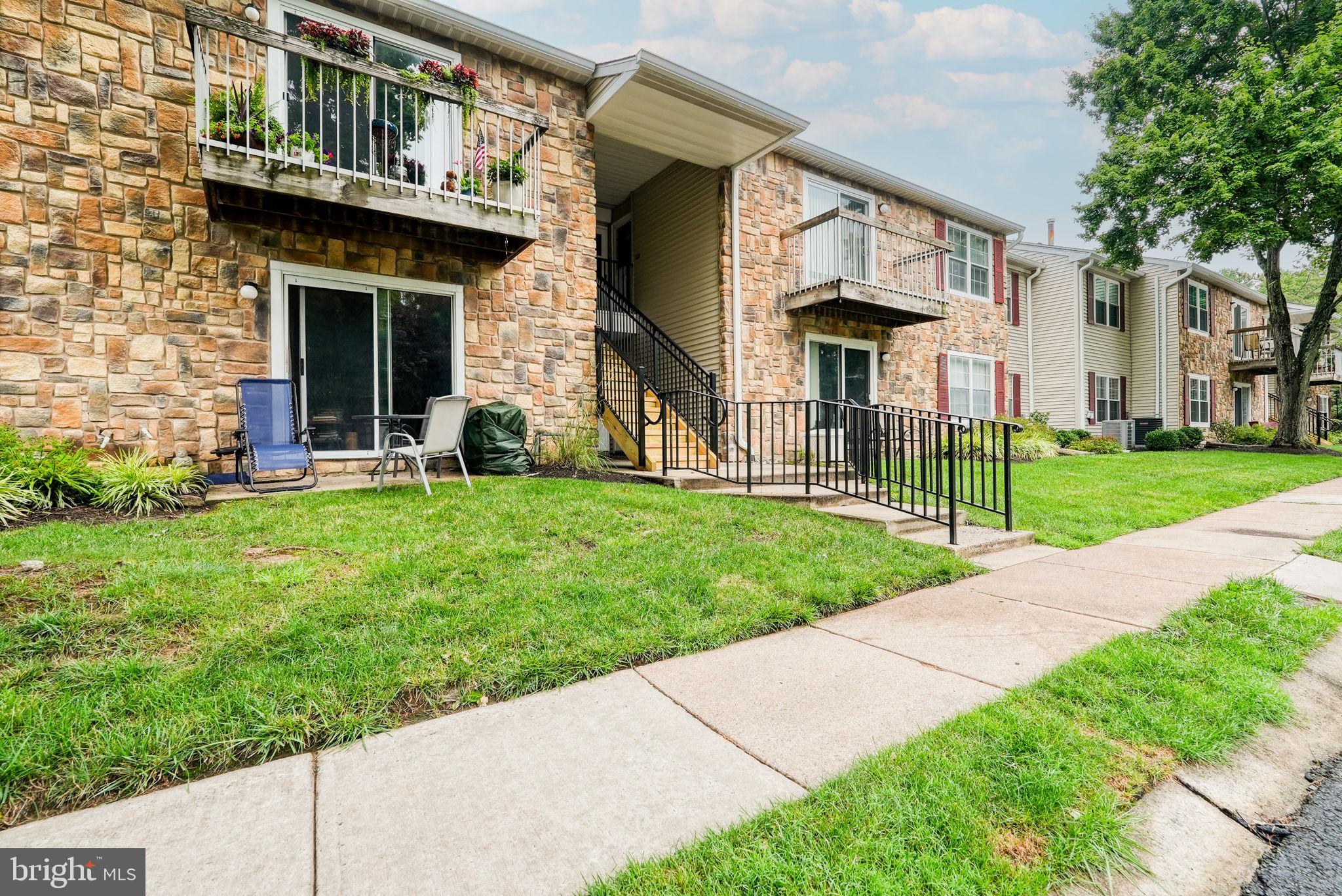 33 CORAL TREE COURT