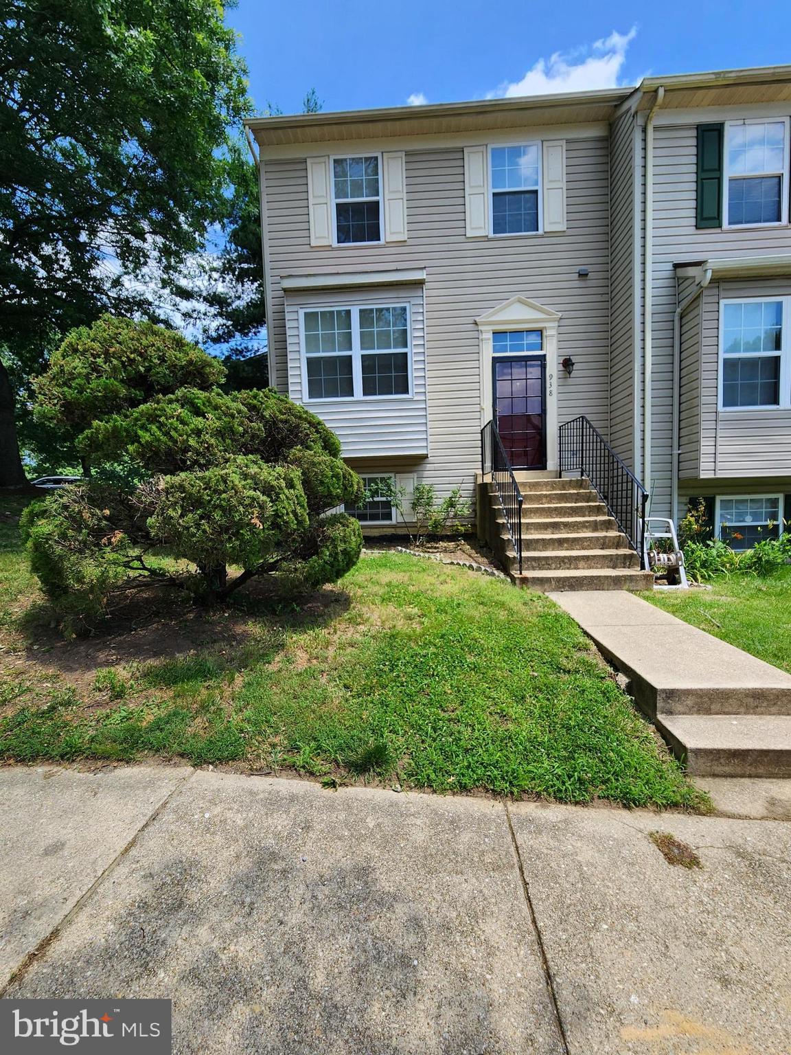938 NEWINGTON COURT