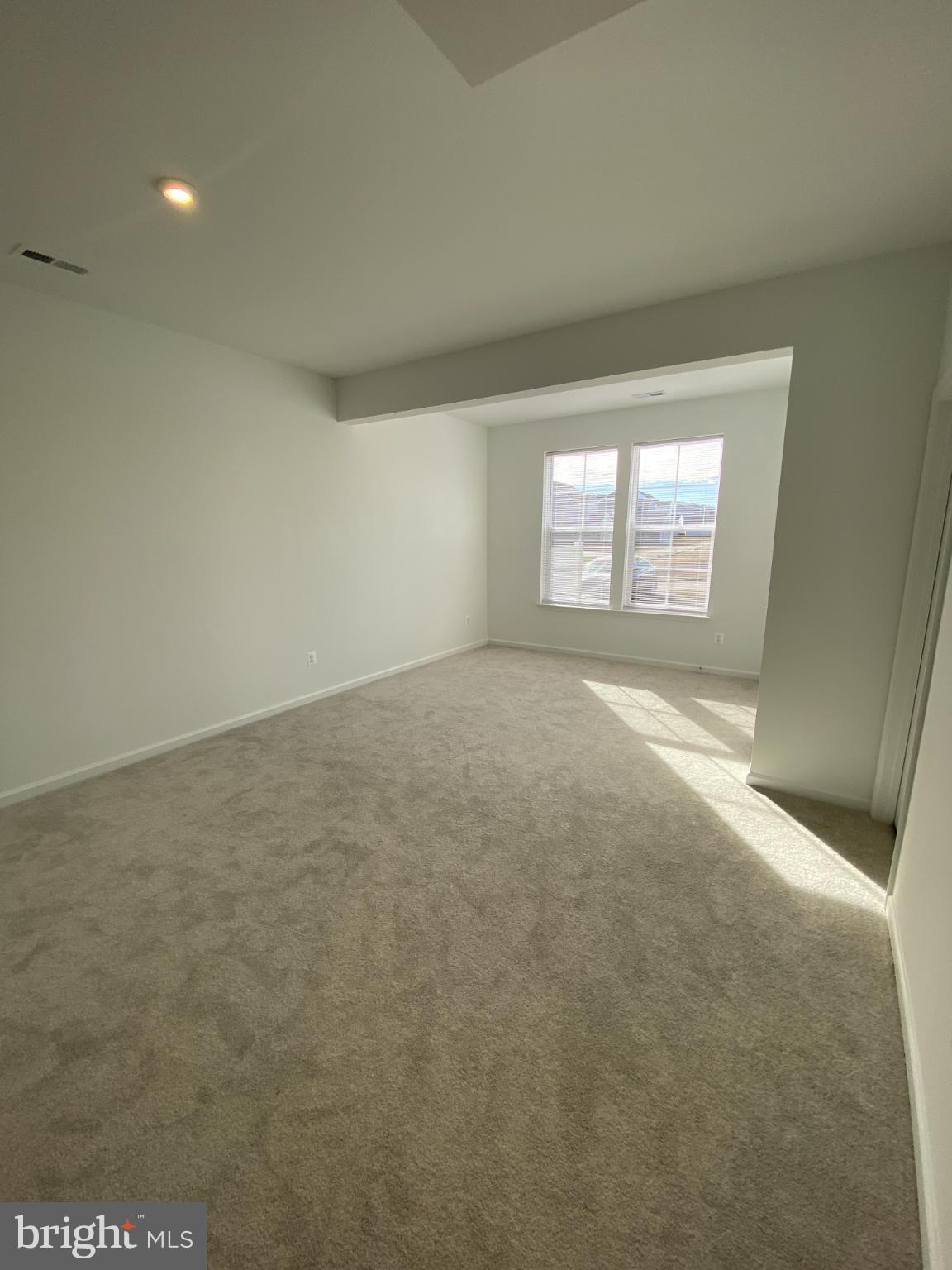 HUNTFIELD - Residential Lease