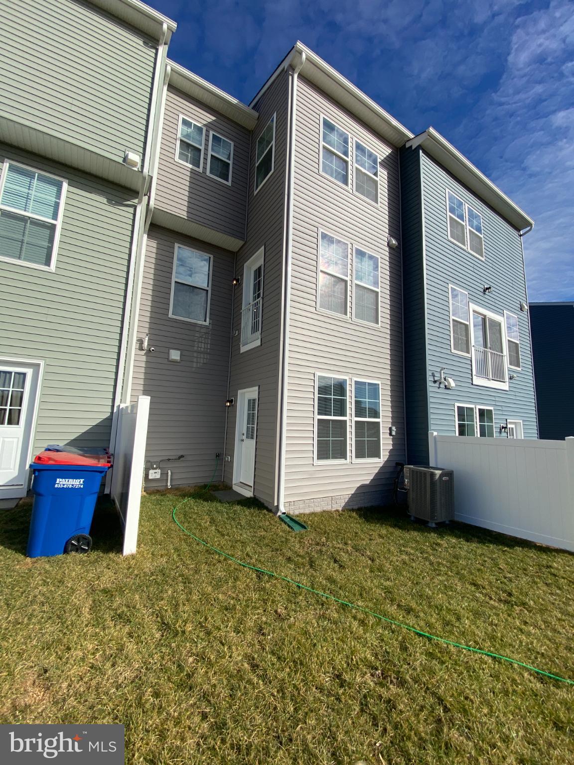 HUNTFIELD - Residential Lease