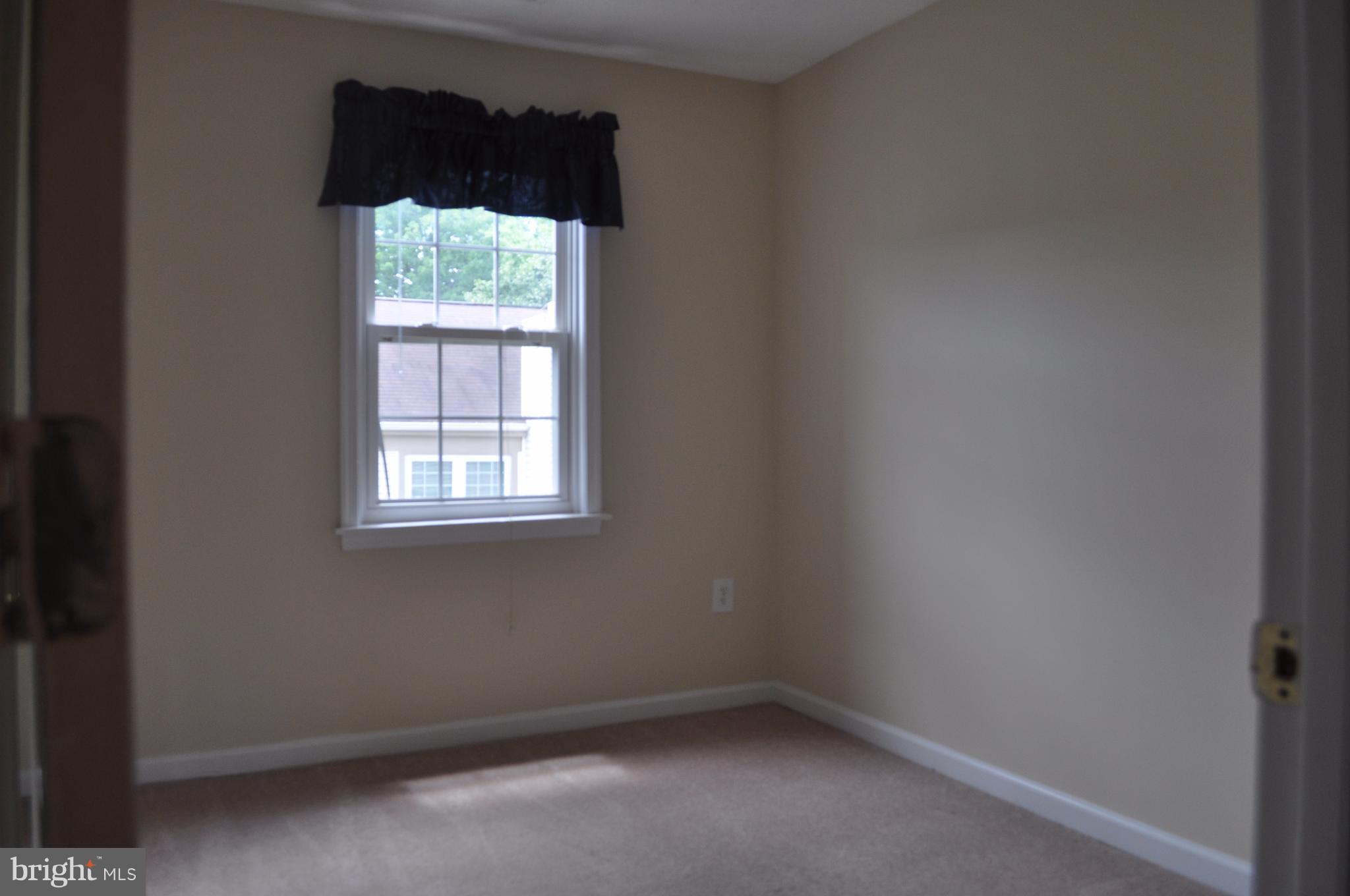 HUNTERS SQUARE - Residential Lease