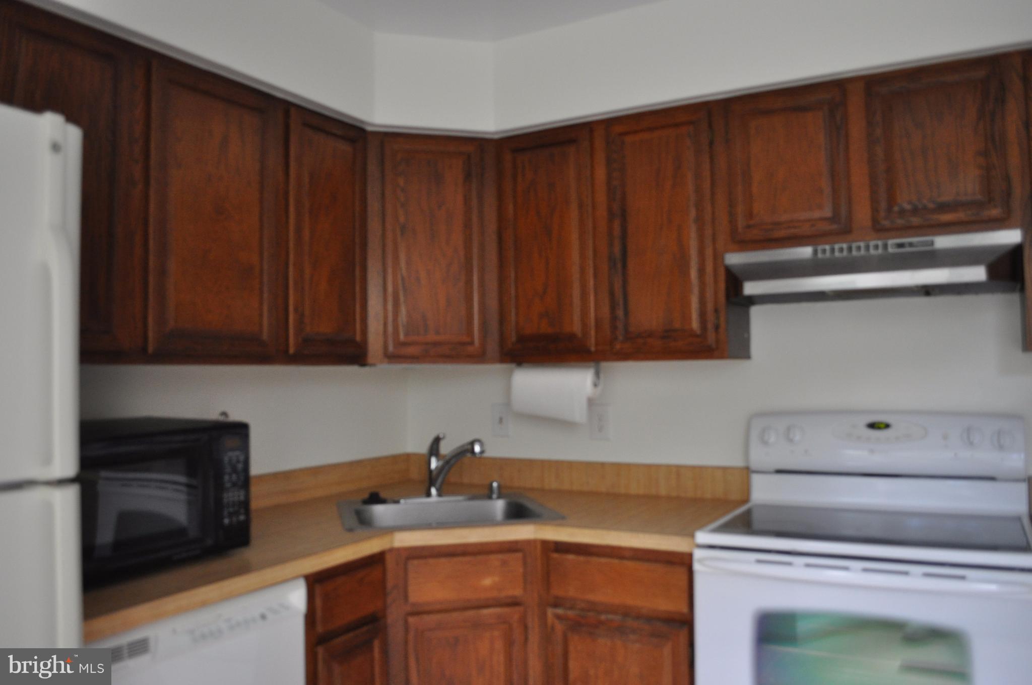 HUNTERS SQUARE - Residential Lease