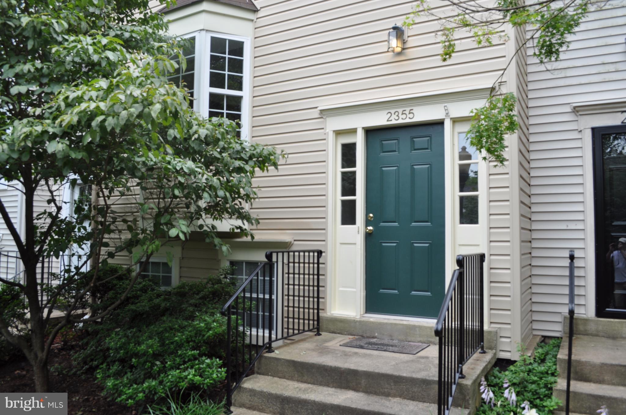 HUNTERS SQUARE - Residential Lease