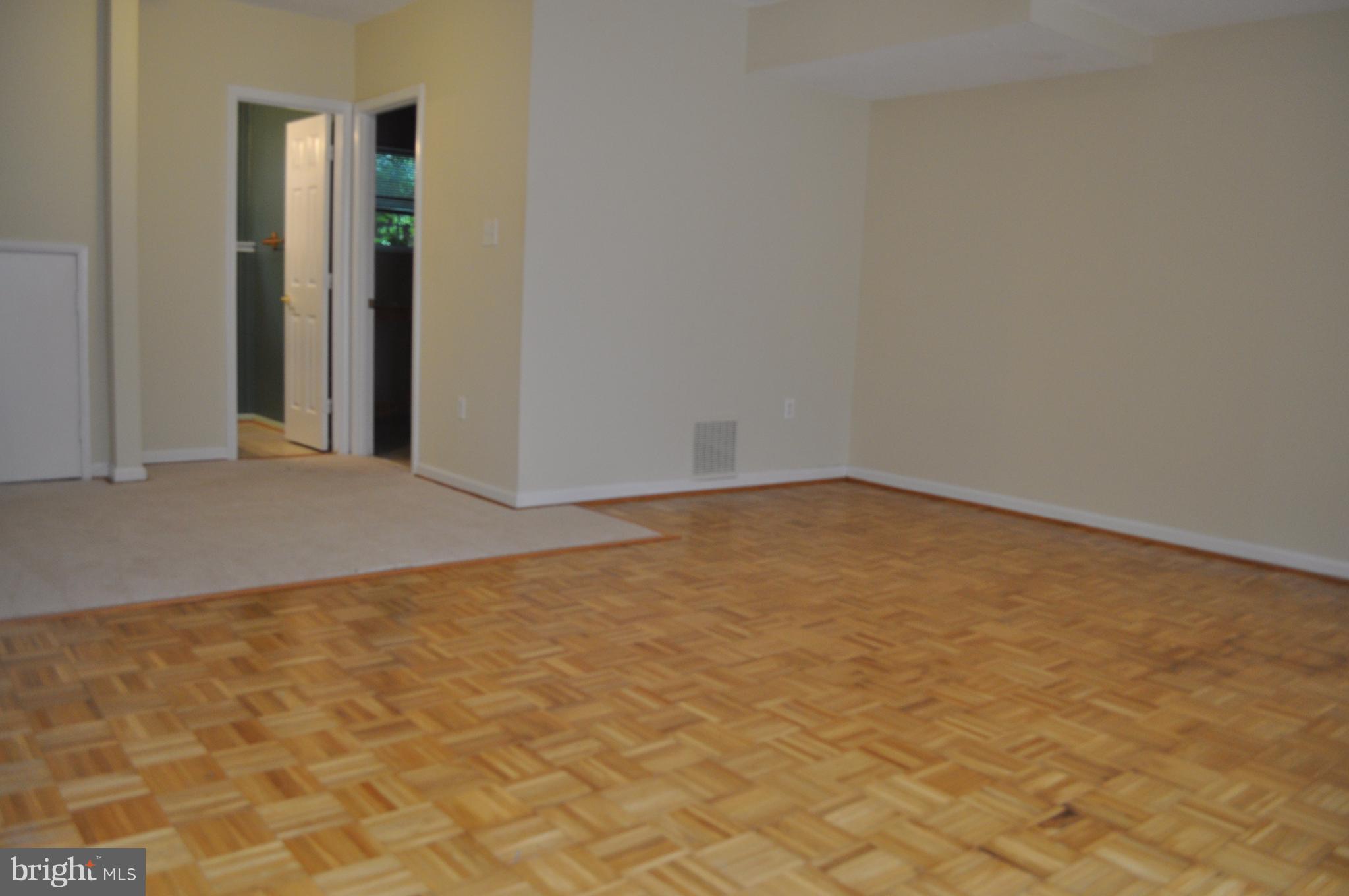 HUNTERS SQUARE - Residential Lease