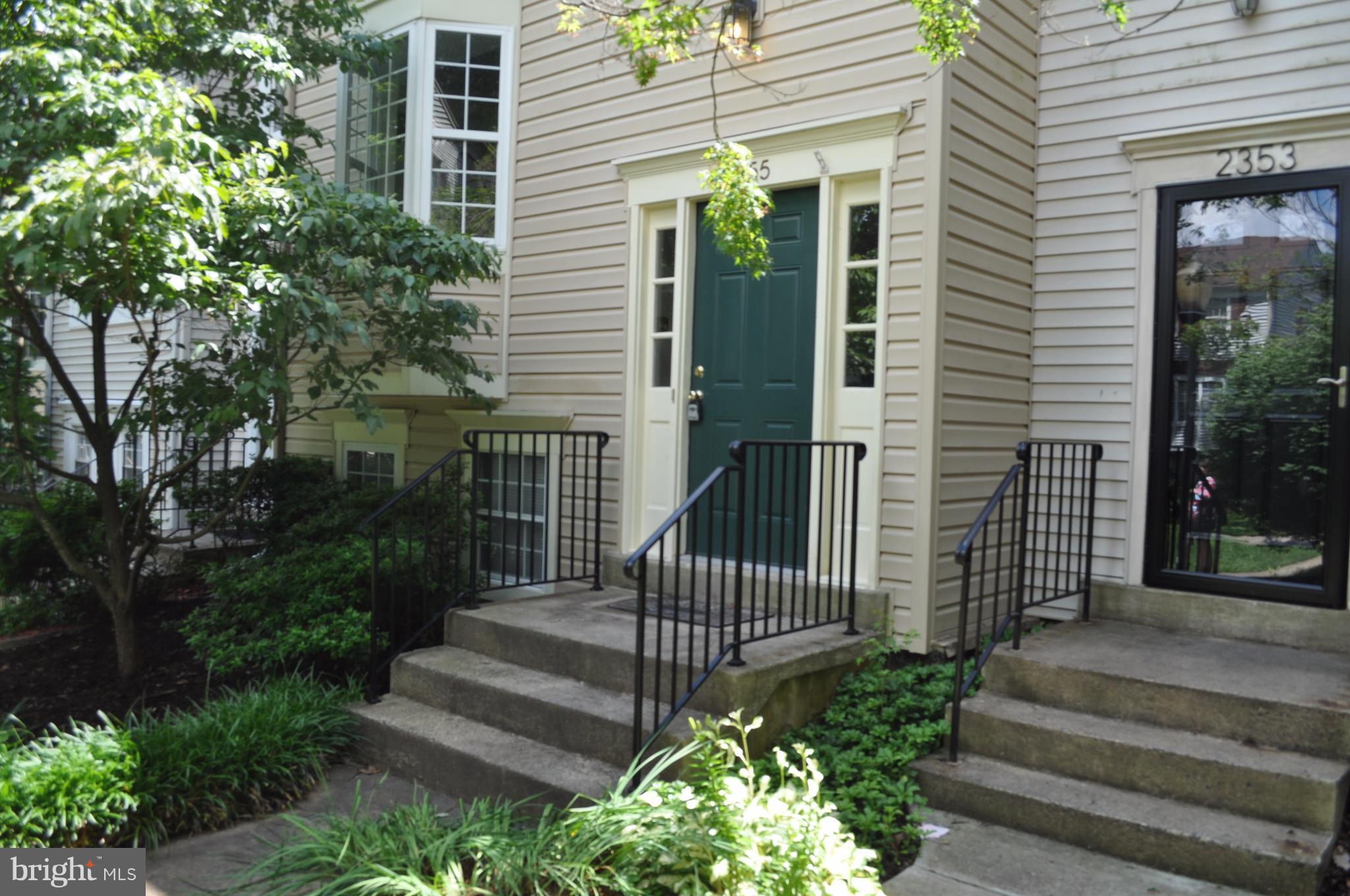 HUNTERS SQUARE - Residential Lease