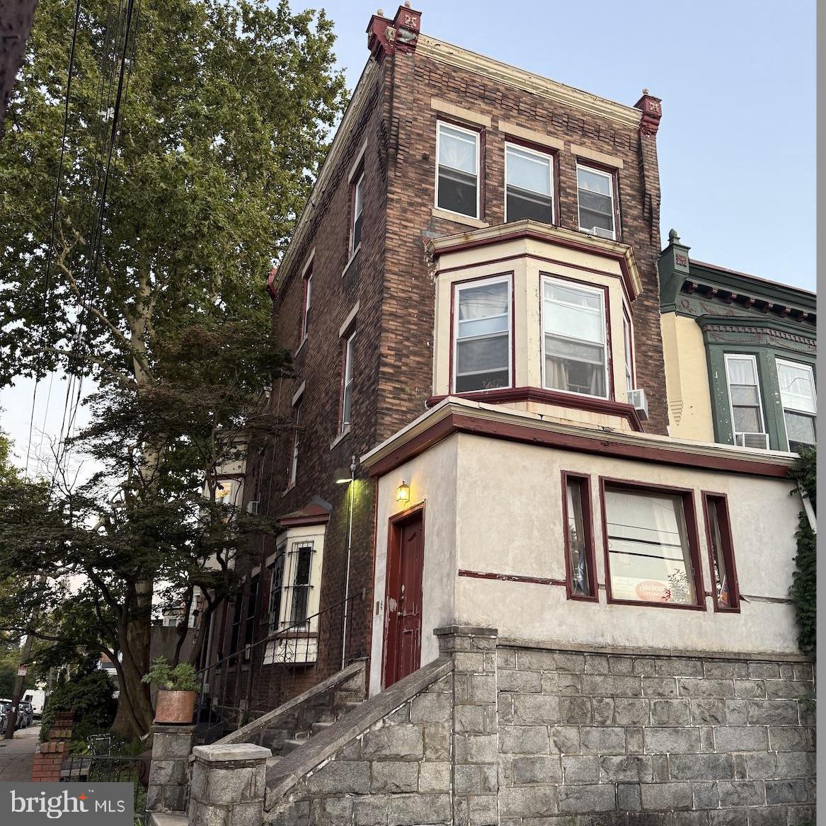 SQUIRREL HILL - Residential Income