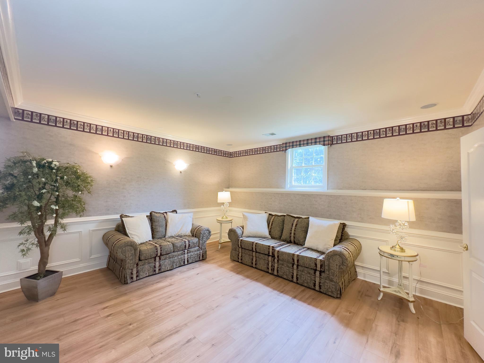 WILDWOOD MANOR - Residential
